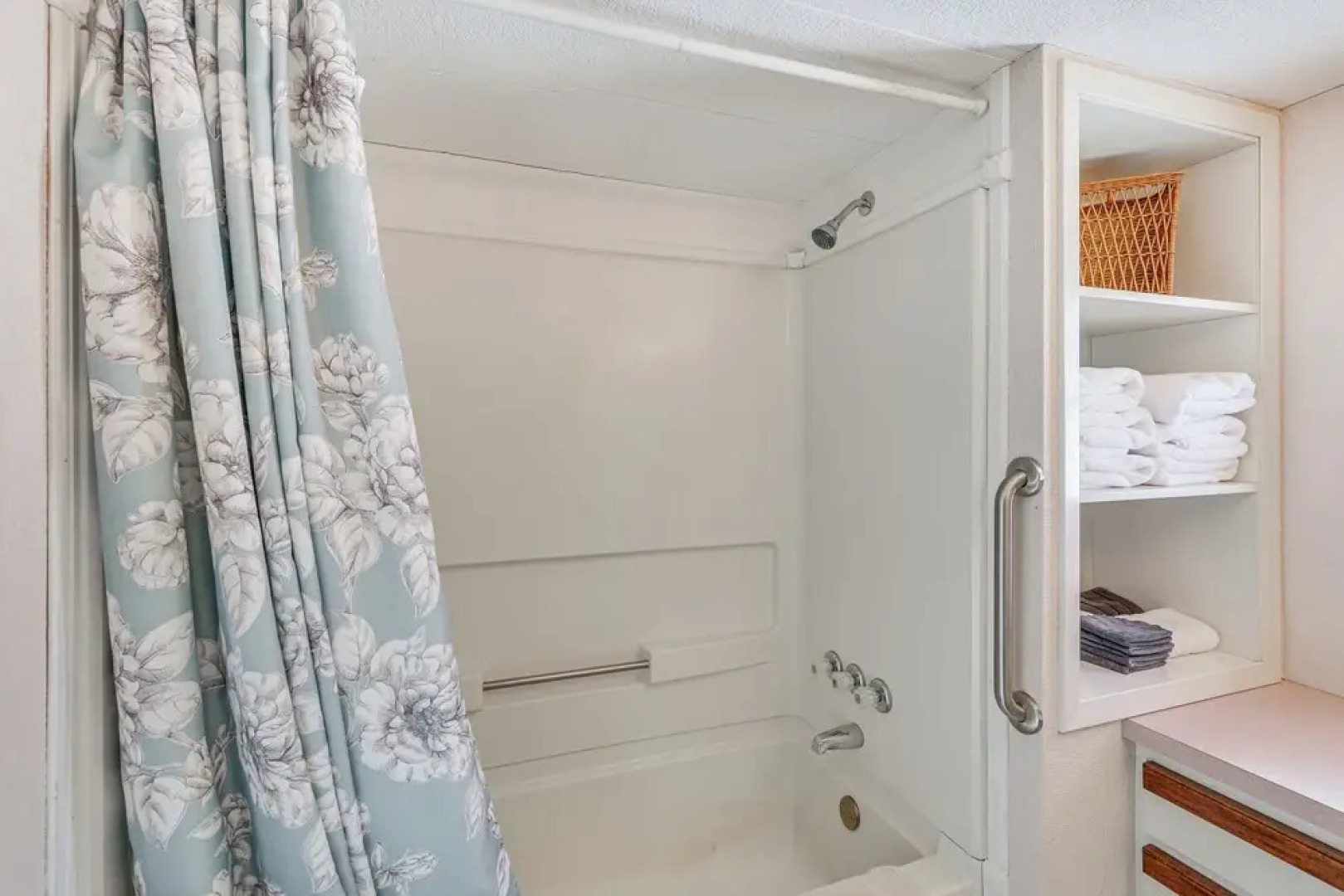 2 Mi to Sturgis Motorcycle Rally: Peaceful Home