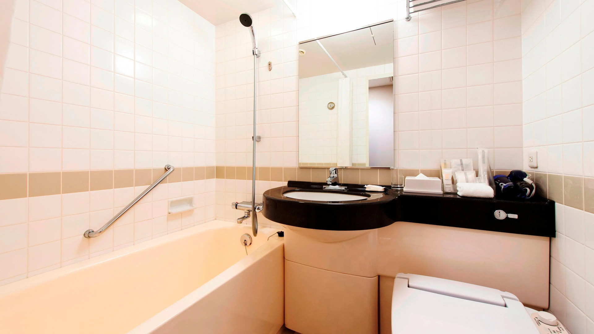 Отель ANA Crowne Plaza Hiroshima, an IHG Hotel