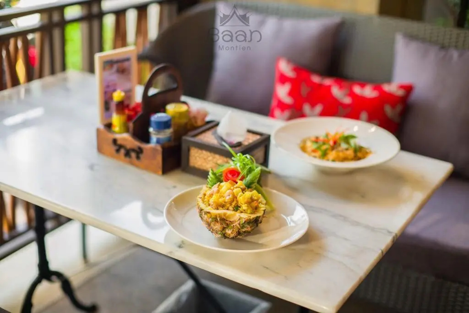 Chala Number 2 Art and Gallery House