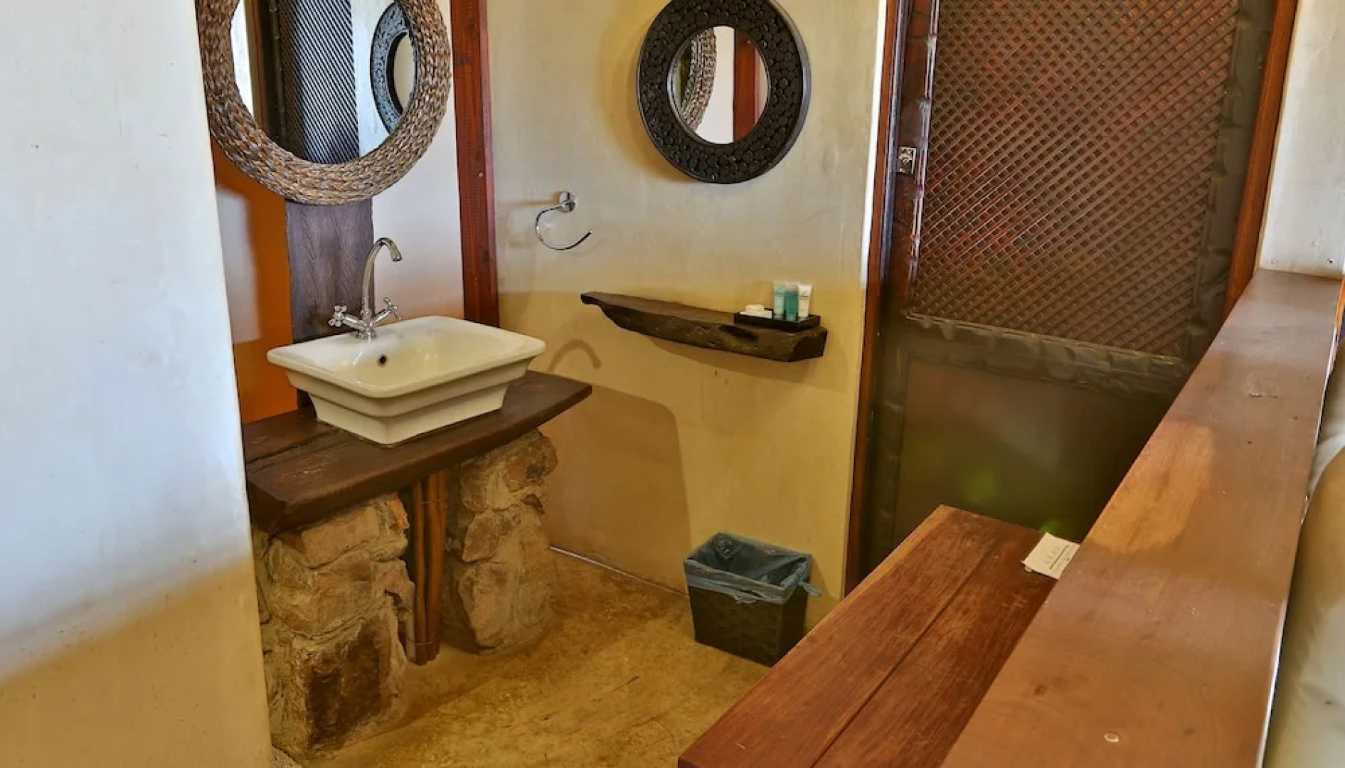 Mangwa Valley Game Lodge