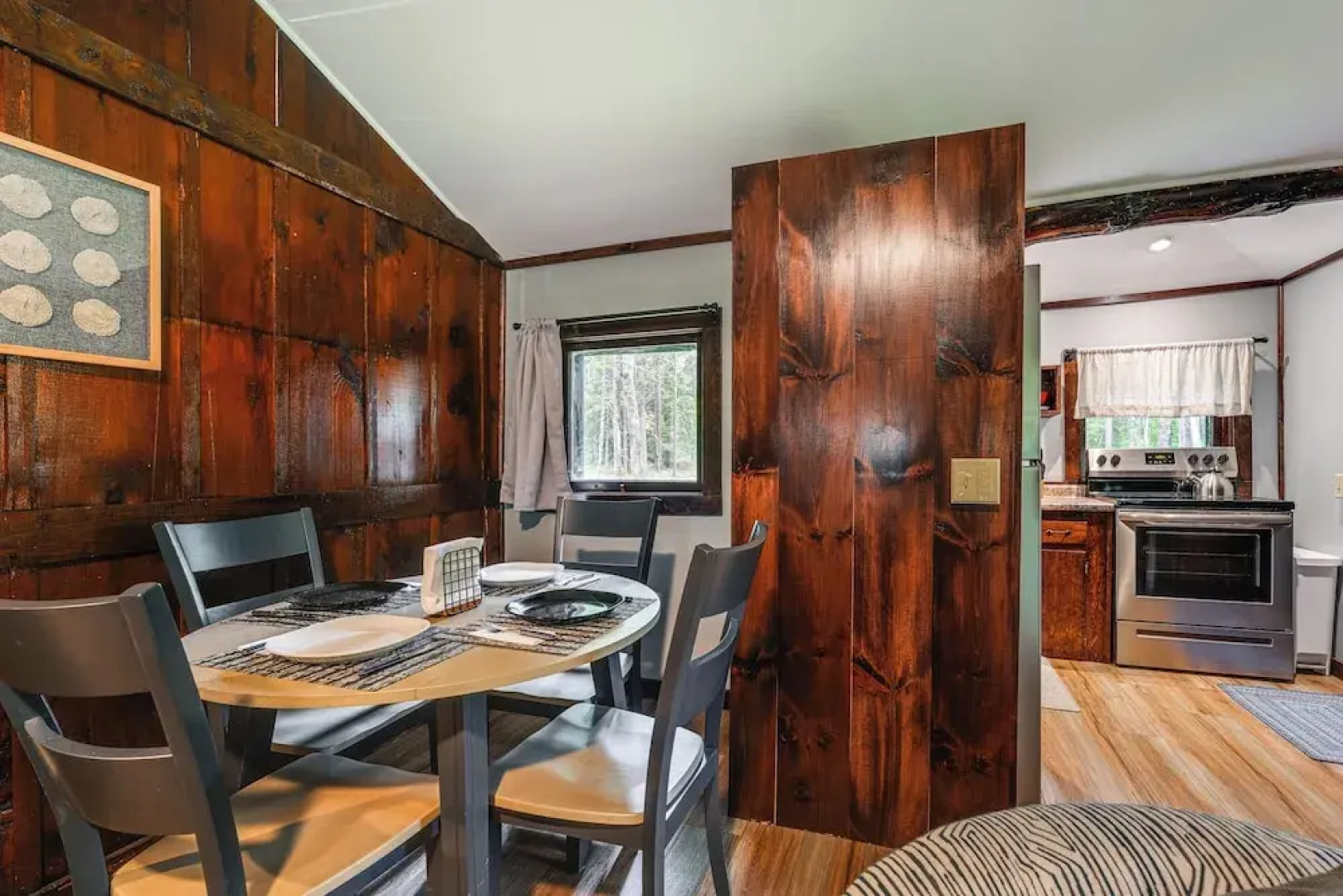 Walk to Barrett's Park: Wooded Cabin w/ Grill!