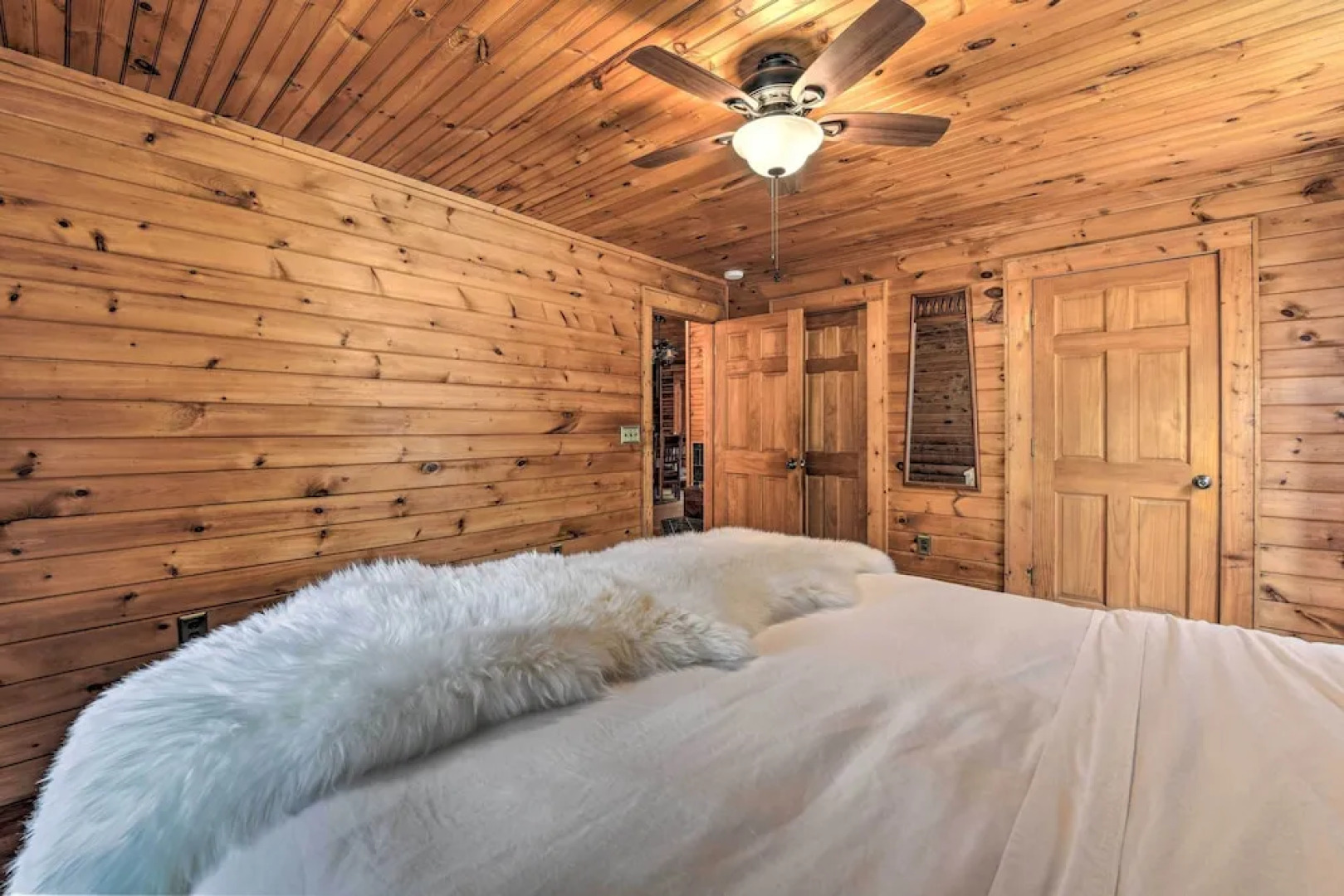 Cozy Blue Ridge Mountain Cabin on 18 Acre Lot