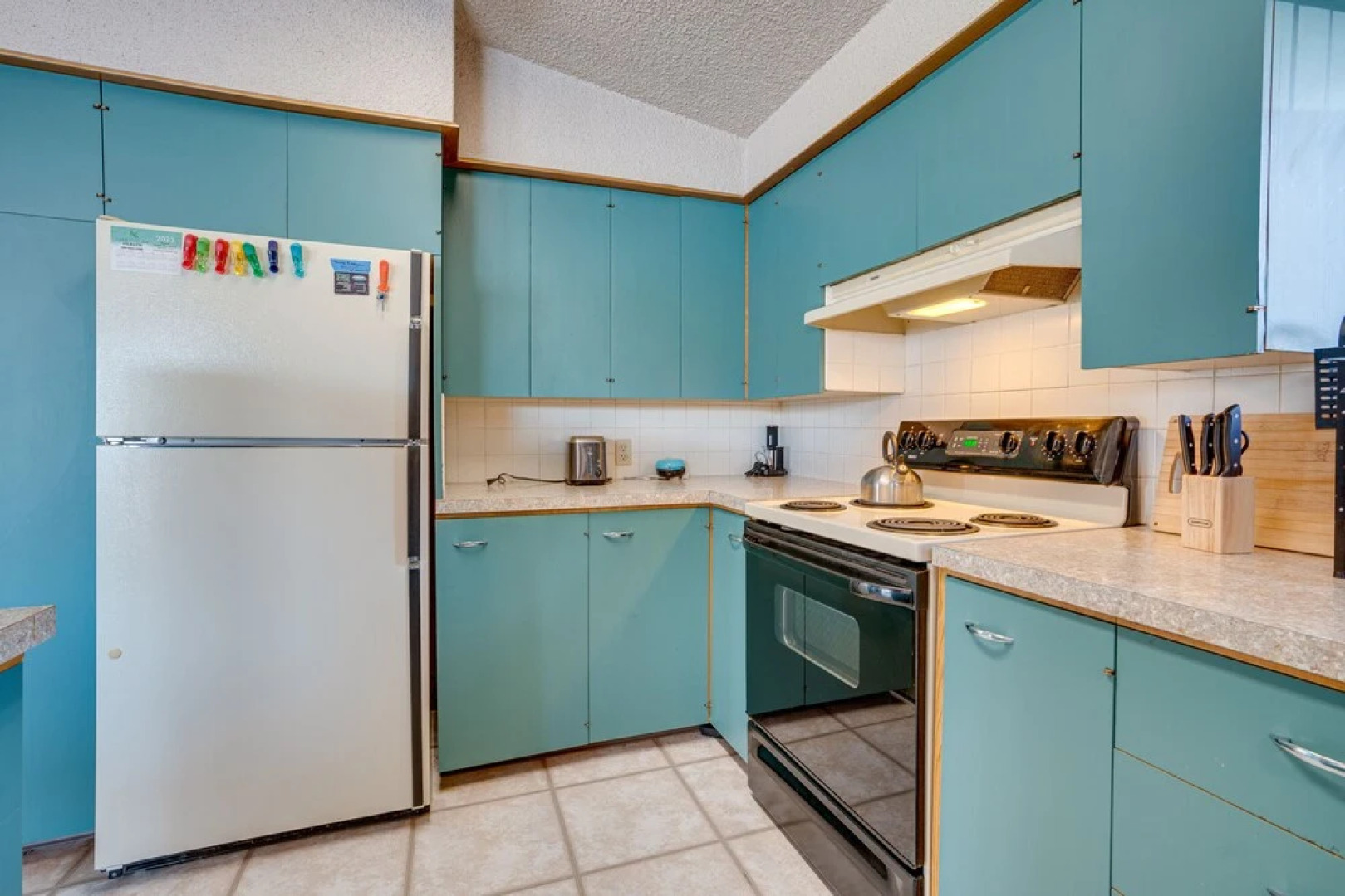 Colorful Lake Chelan Home w/ Saltwater Pool!