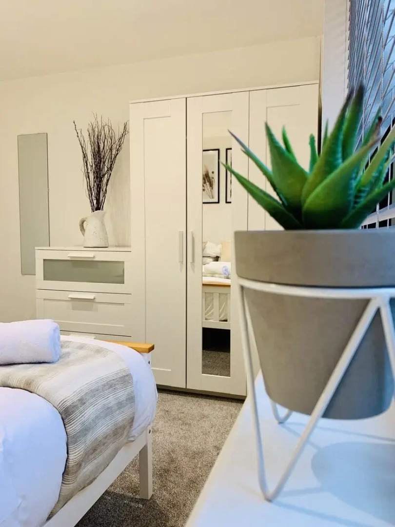 SA Today St Margarets Court Taunton with Fibre Wi-Fi & Netflix