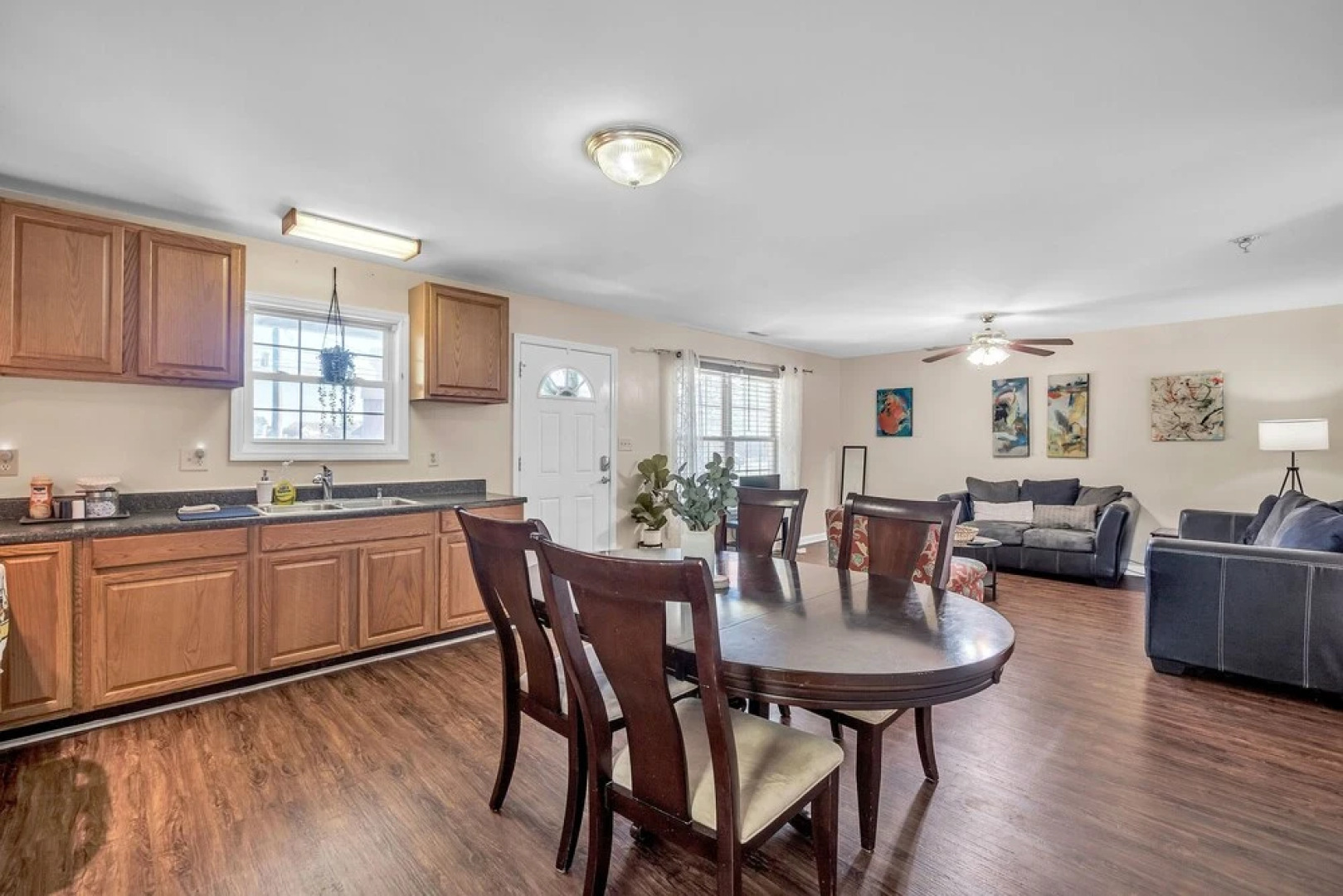 Have The Best Stay At Our Modern Art Gallery Home 3 Bedroom Home by Redawning