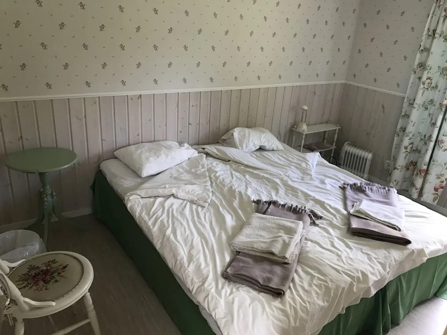 Runsten Säng & Frukost