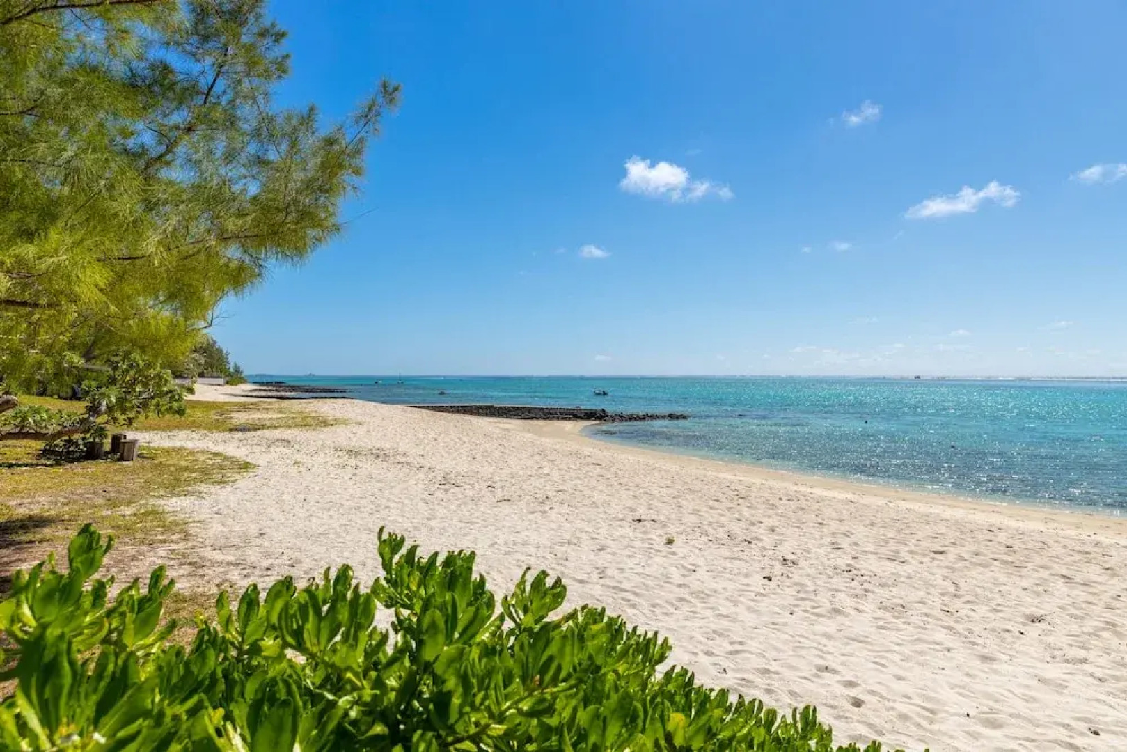 Veloutier Blanc Beachfront Villa by StayMauritius