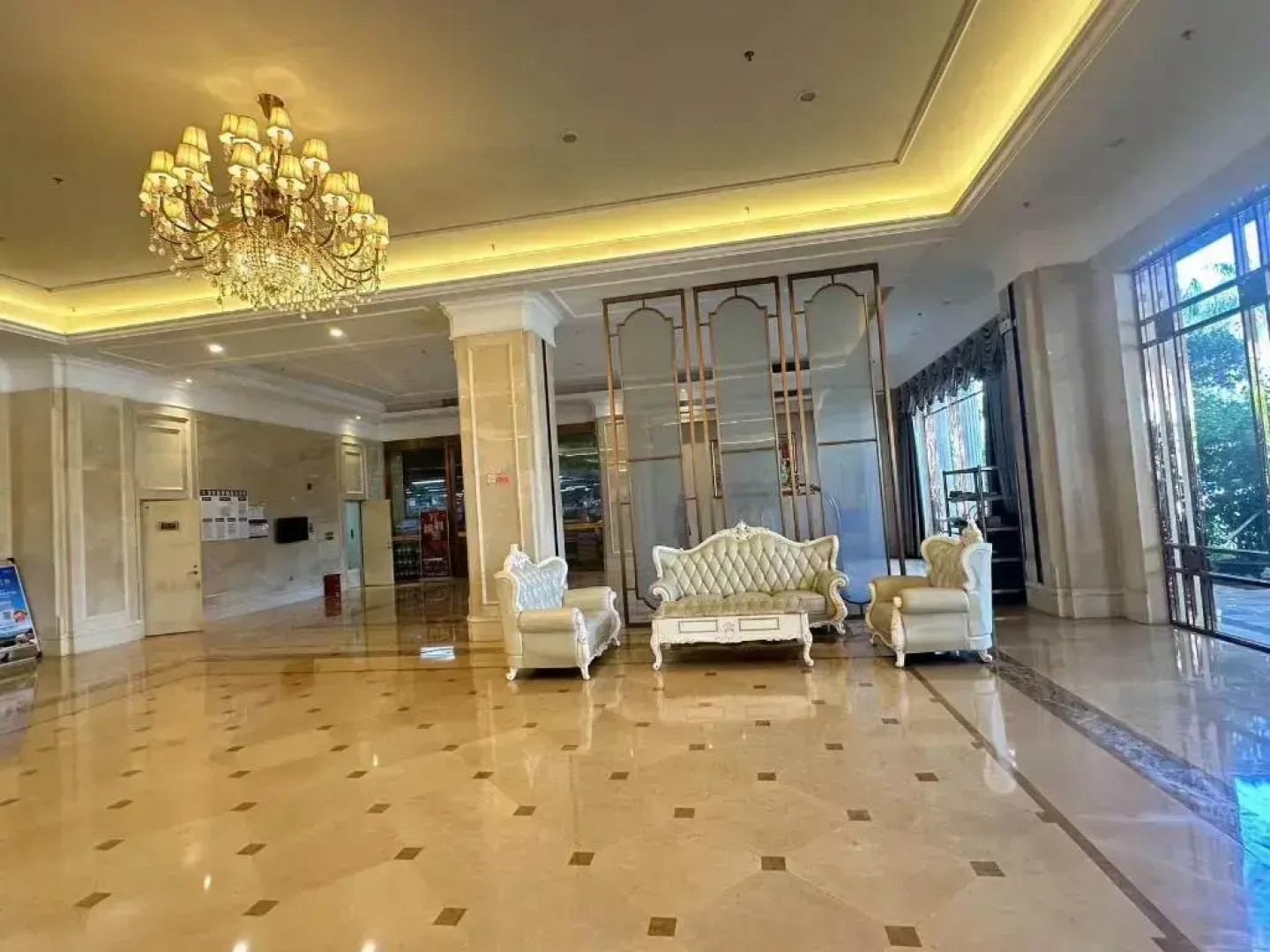 Vienna International Hotel (Haikou Old Town High-speed Railway Station)