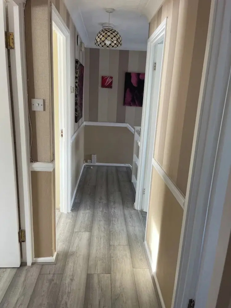 Charming Basildon House With 3 Bedroom Near Town