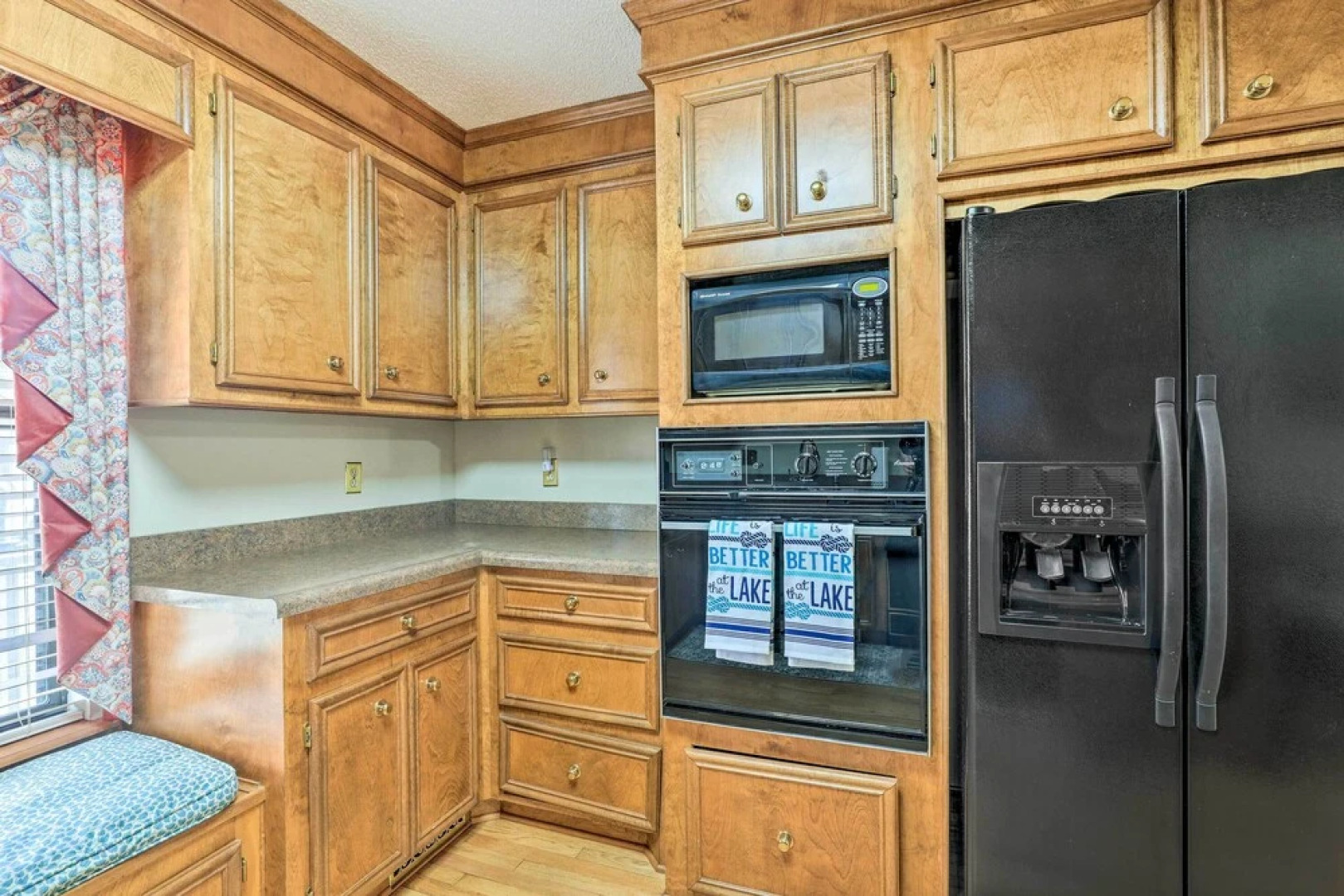 Lakeside Happiness: Home on Lake Moultrie!