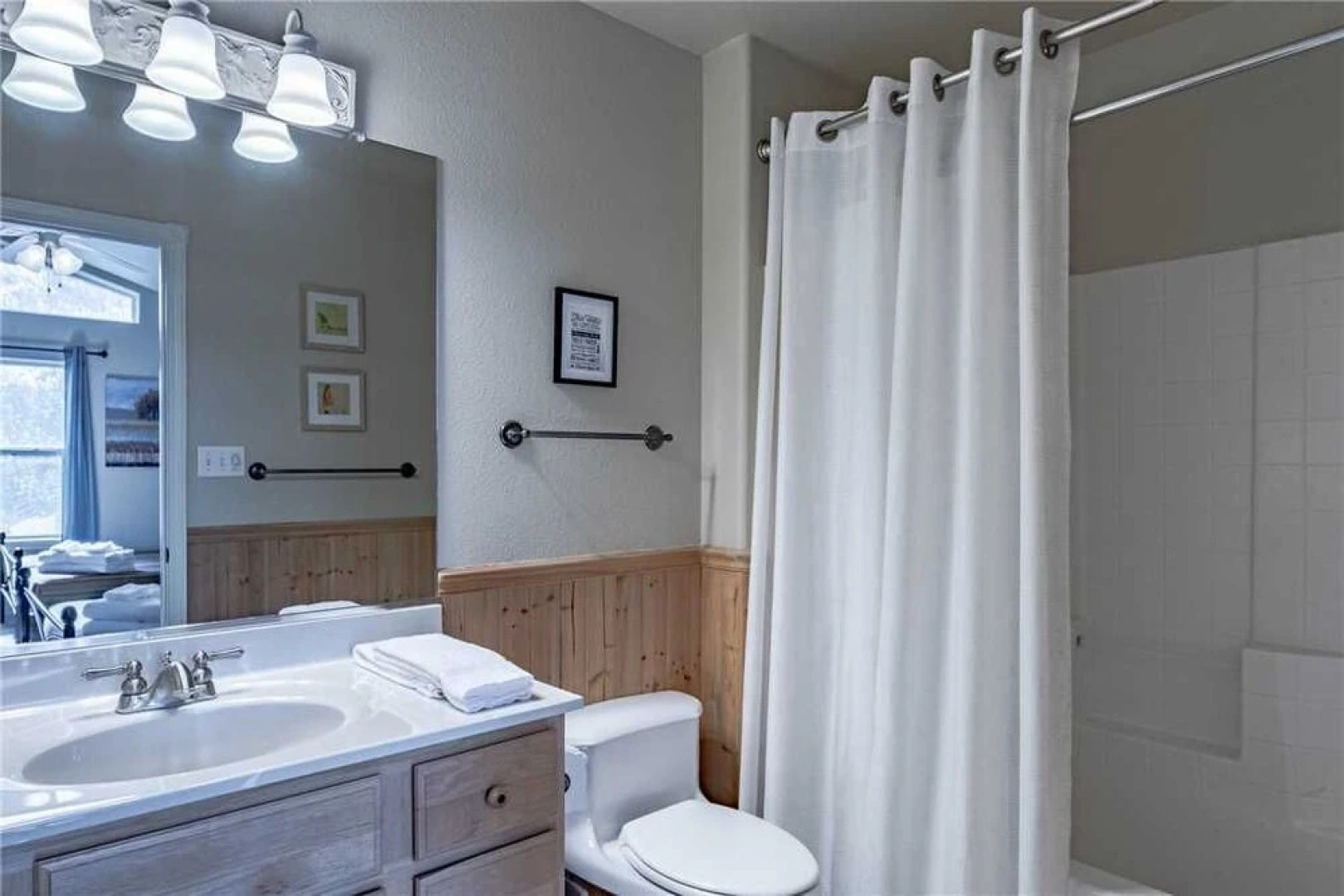 Little Creek Retreat - Four Bedroom Cabin with Hot Tub