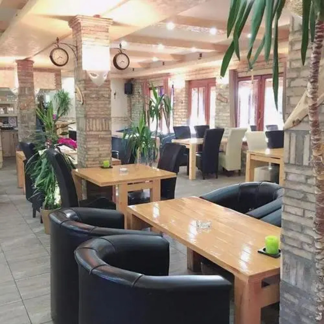 Roadside Restaurant & Caffe Bar