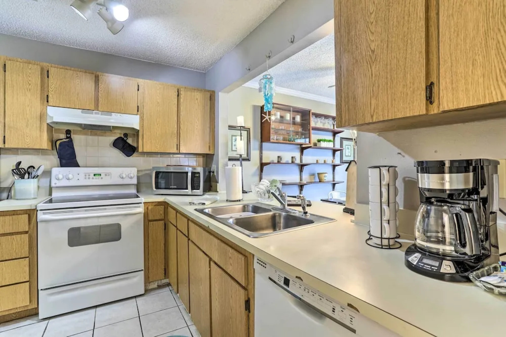 Seminole Townhome: Easy Access to Beaches!