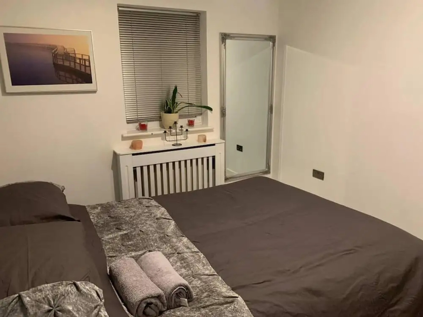 Lovely 2-bed Apartment in Wallasey, Sleeps 4