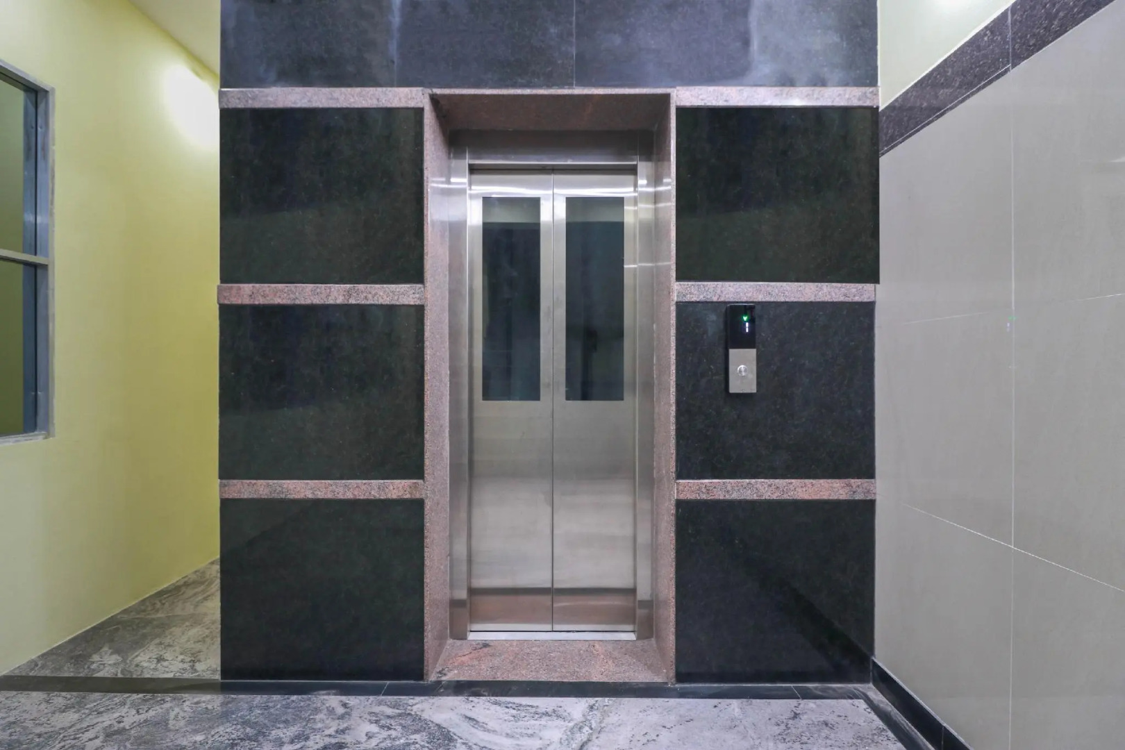 SPOT ON 49005 Raja Lodge