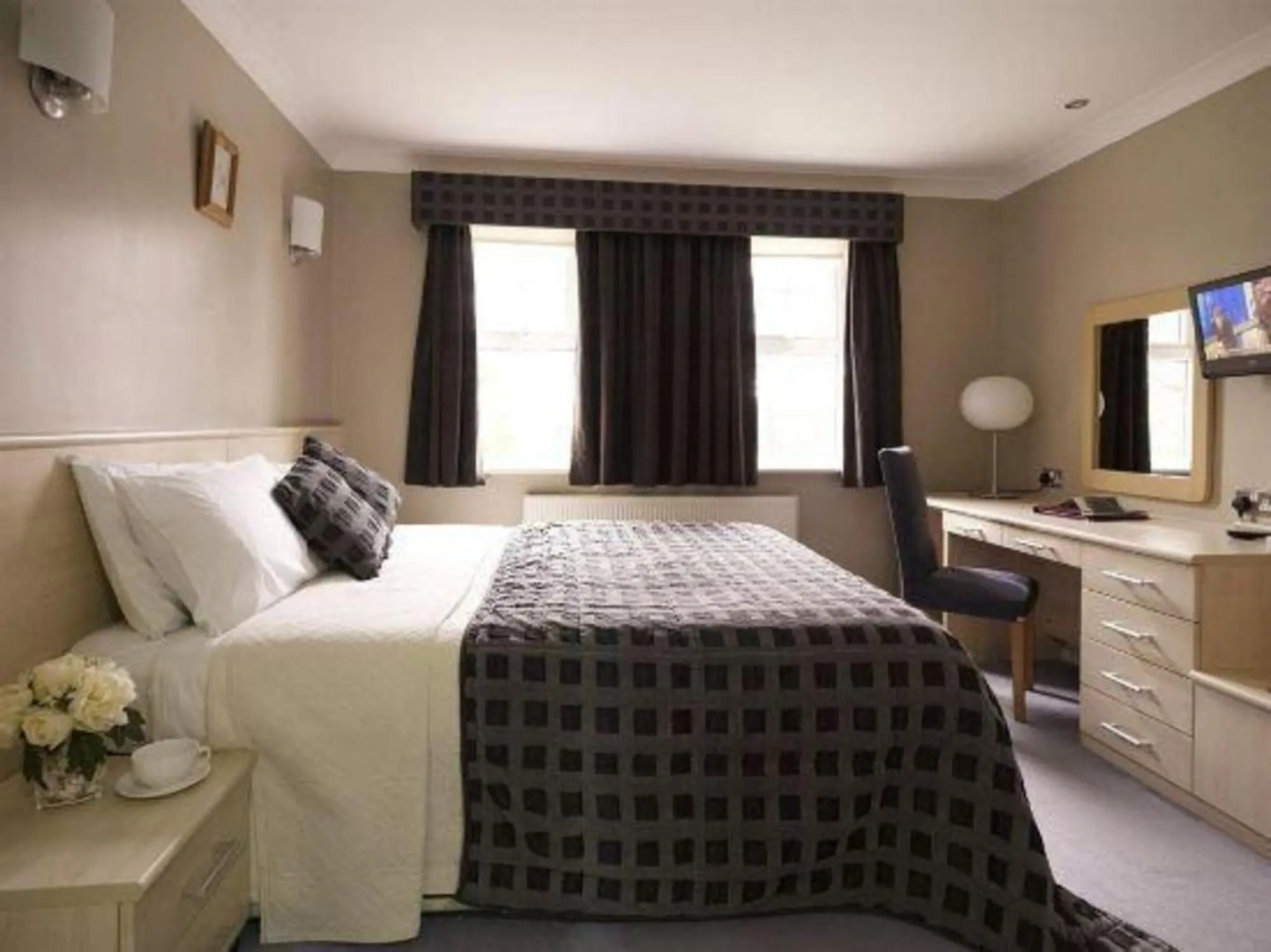 Отель The Avenue