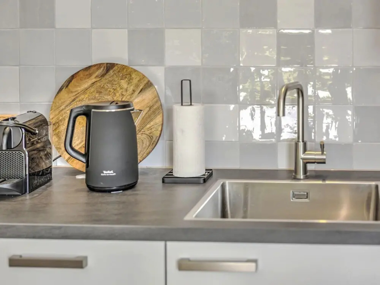 Tranquil Farmhouse in Rijsbergen with Hot Tub and Garden