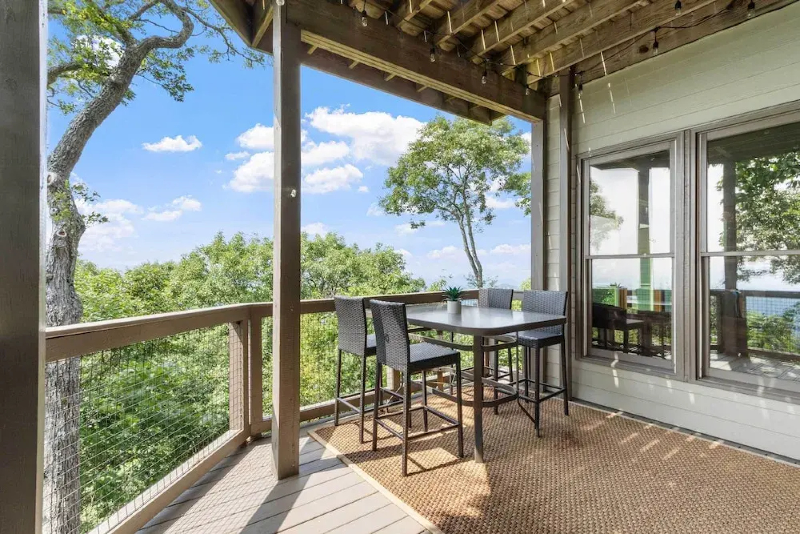 Hiking On-site: Mtn-view Burnsville Condo!