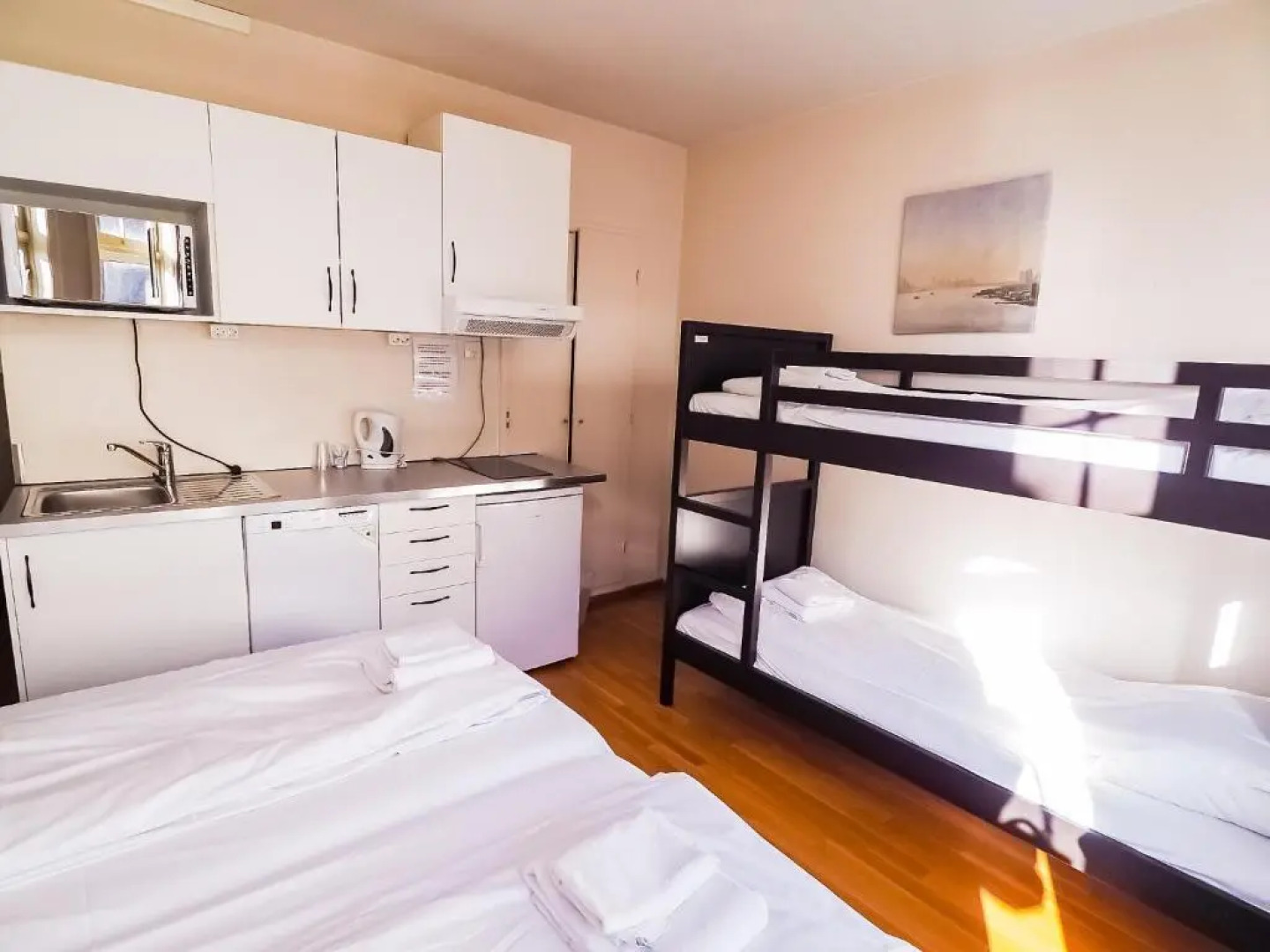 BREEZE Hotel Victoria - Self-Service