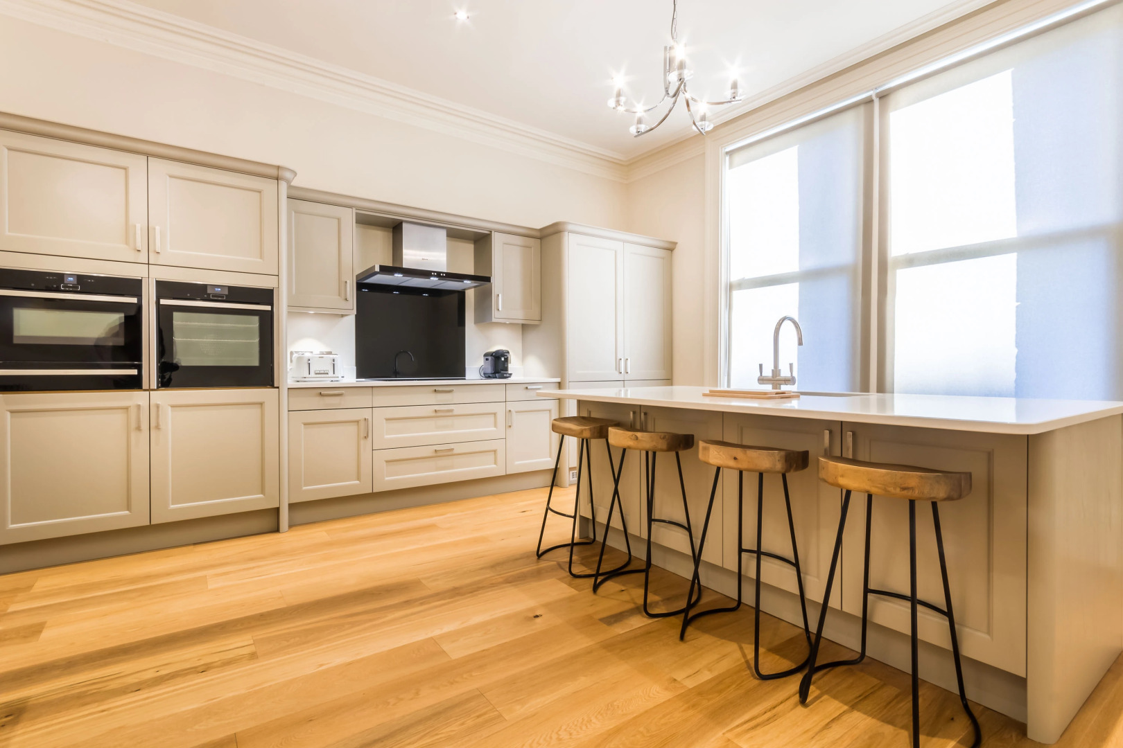 White Hart Hotel & Apartments