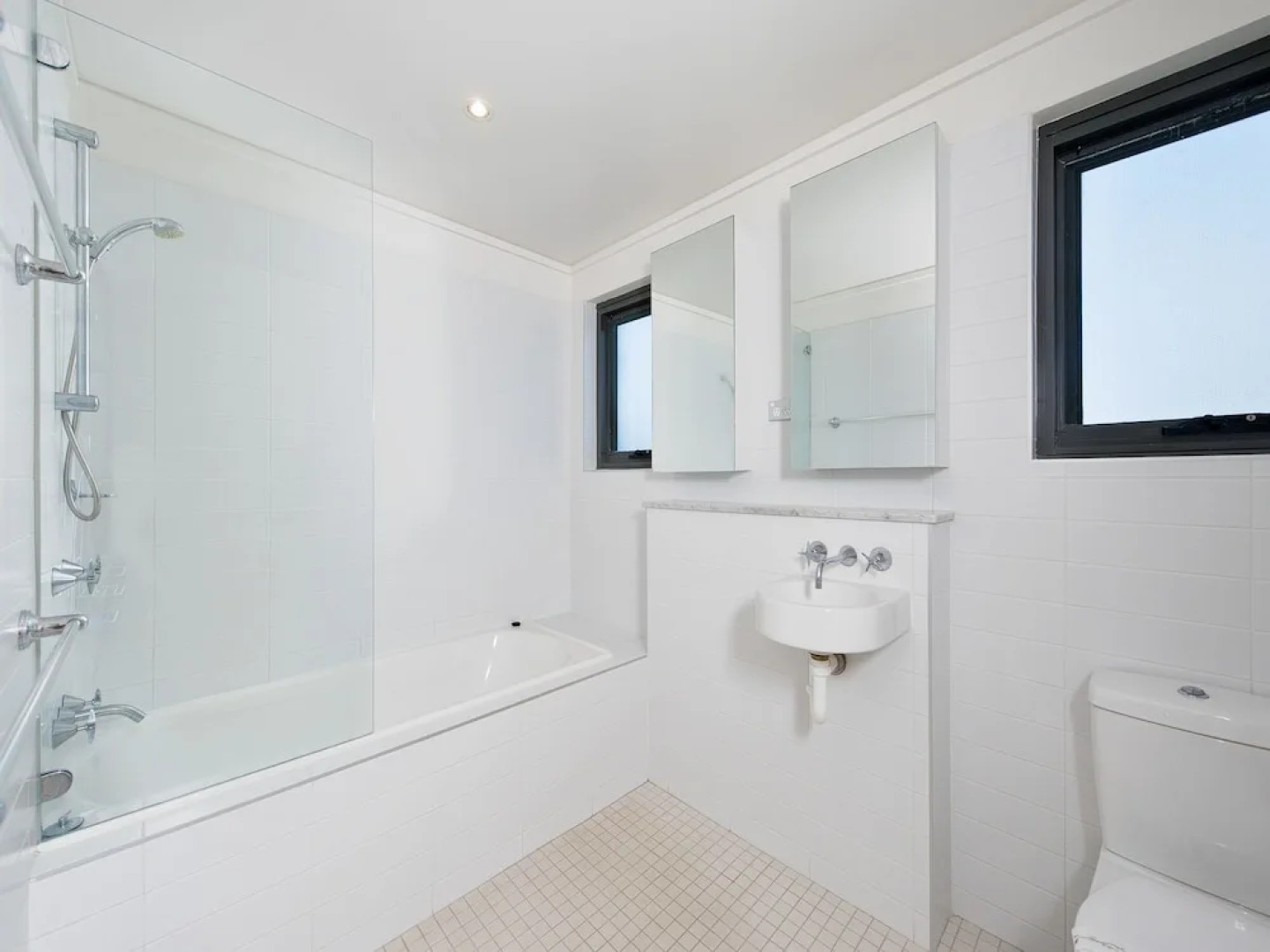 One Mile Ridge, 12/26 One Mile Close