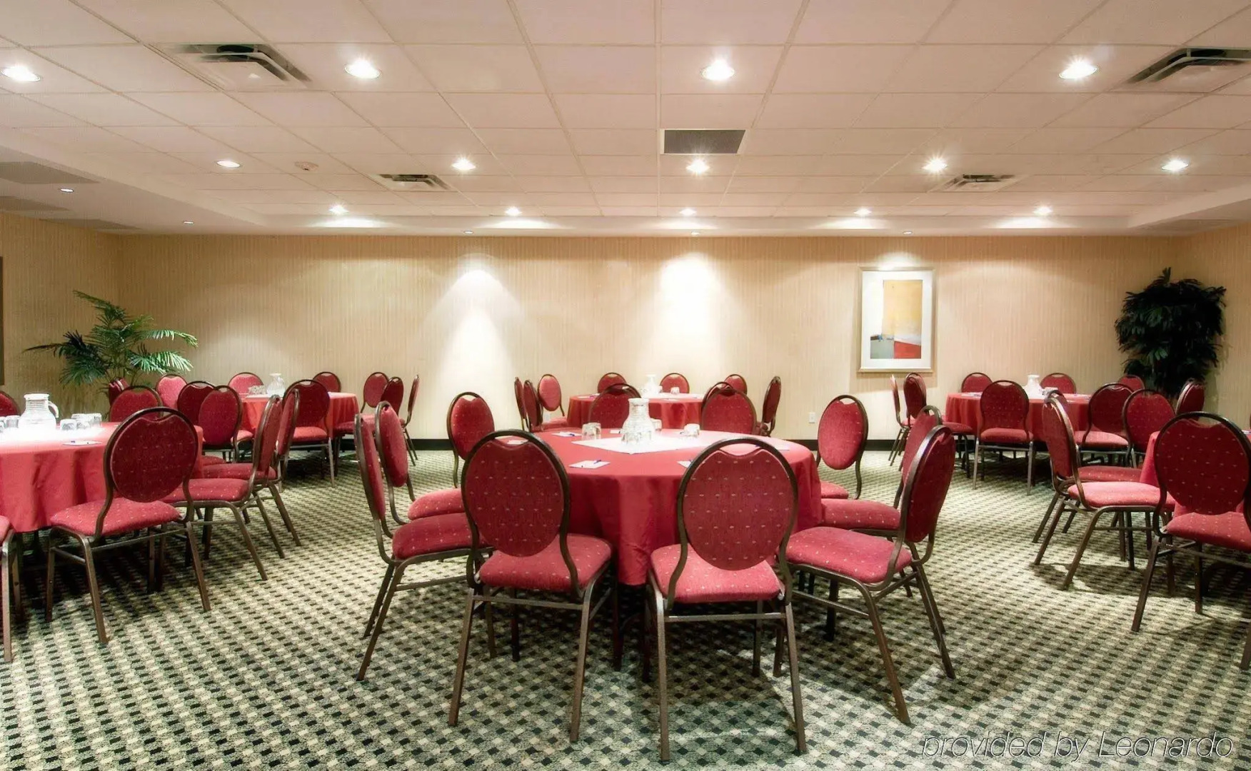 Holiday Inn Express & Suites Surrey by IHG