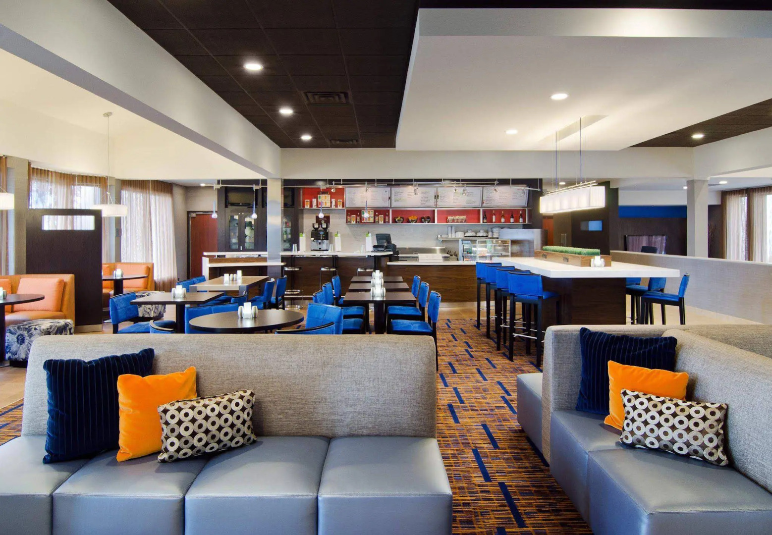 Courtyard by Marriott St Louis Westport Plaza