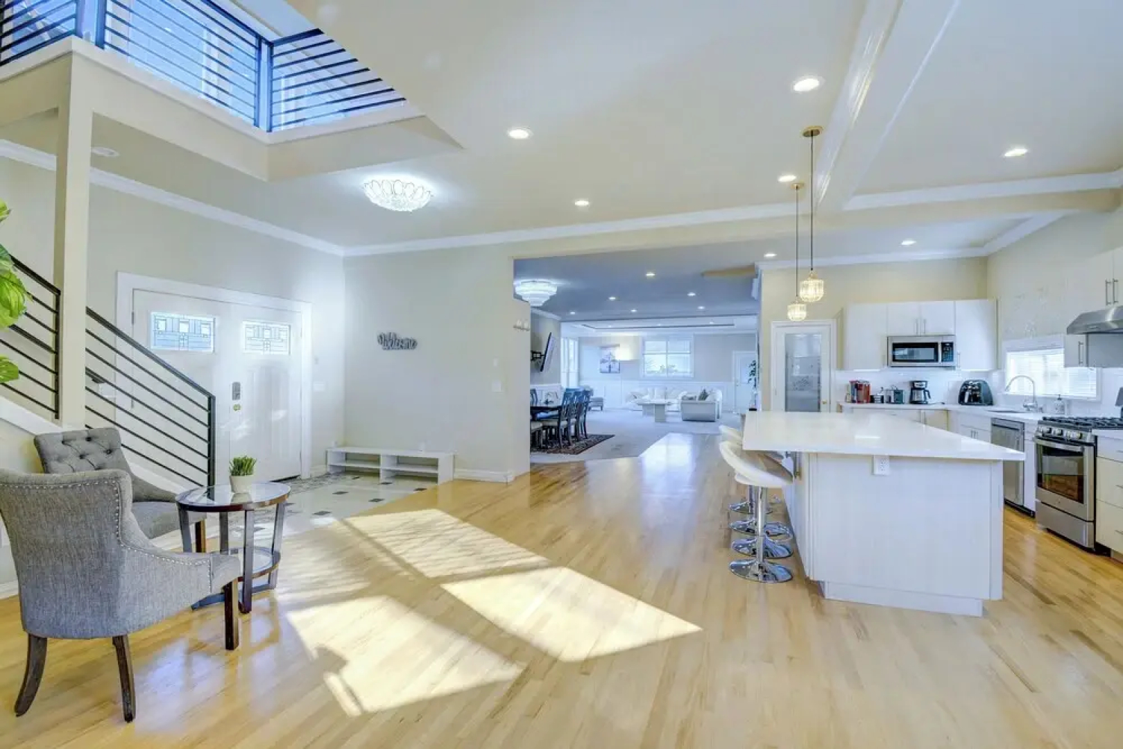 Luxe Federal Way Rental - Walk to the Water!
