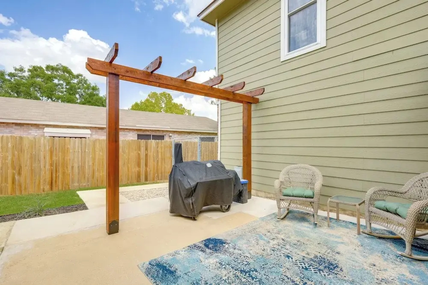 Hot Tub & Game Room: Spacious Live Oak Home!