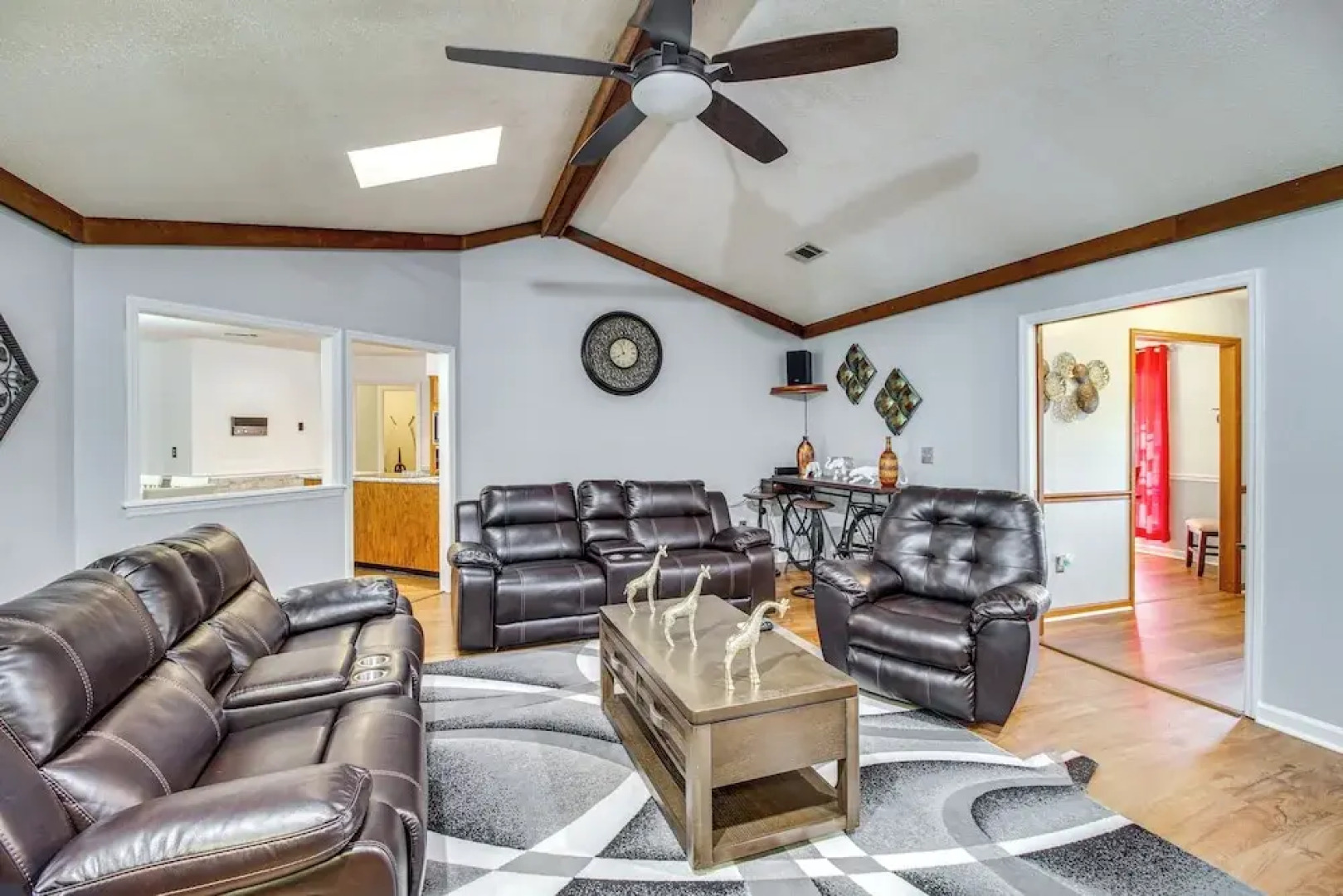 Pool + Gameroom: Family Fun Retreat in Hinesville!