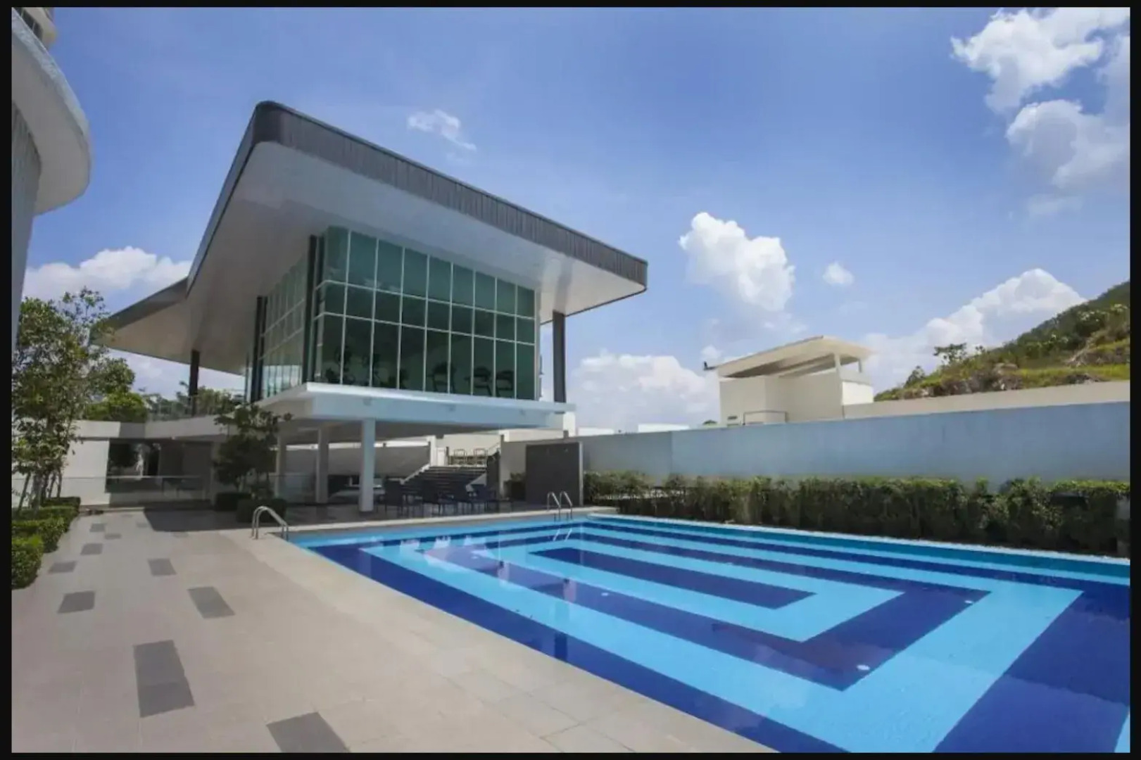 Sky Bungalow Green Beverly Hills