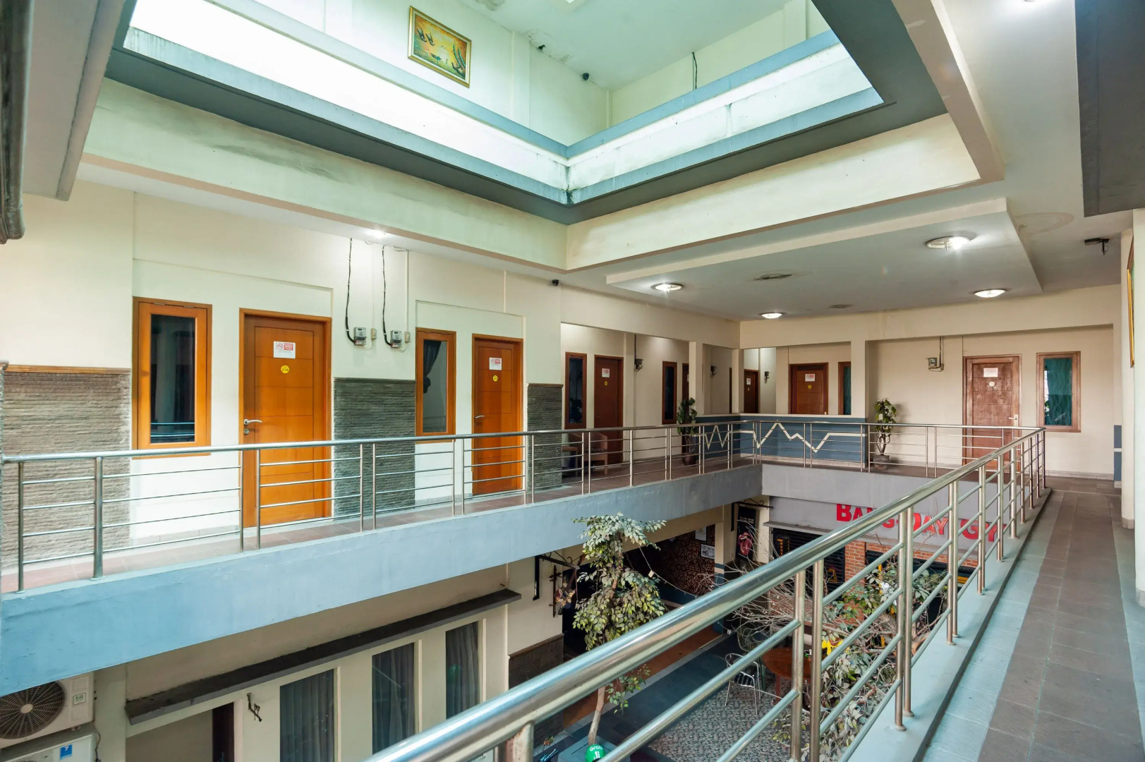 RedDoorz Plus near Universitas Indonesia