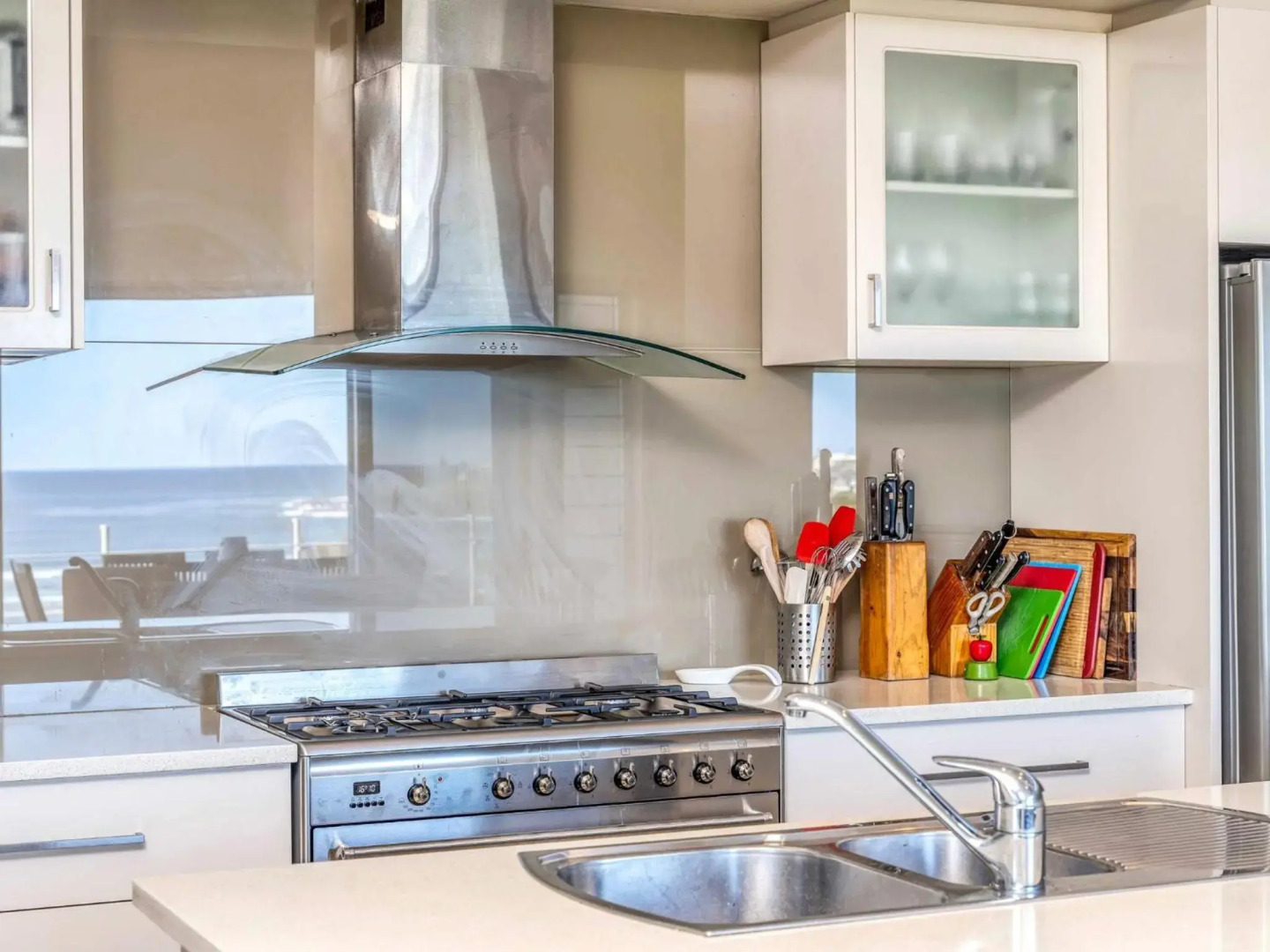 VUE DE LA MER Gerroa 4pm Check Out Sundays