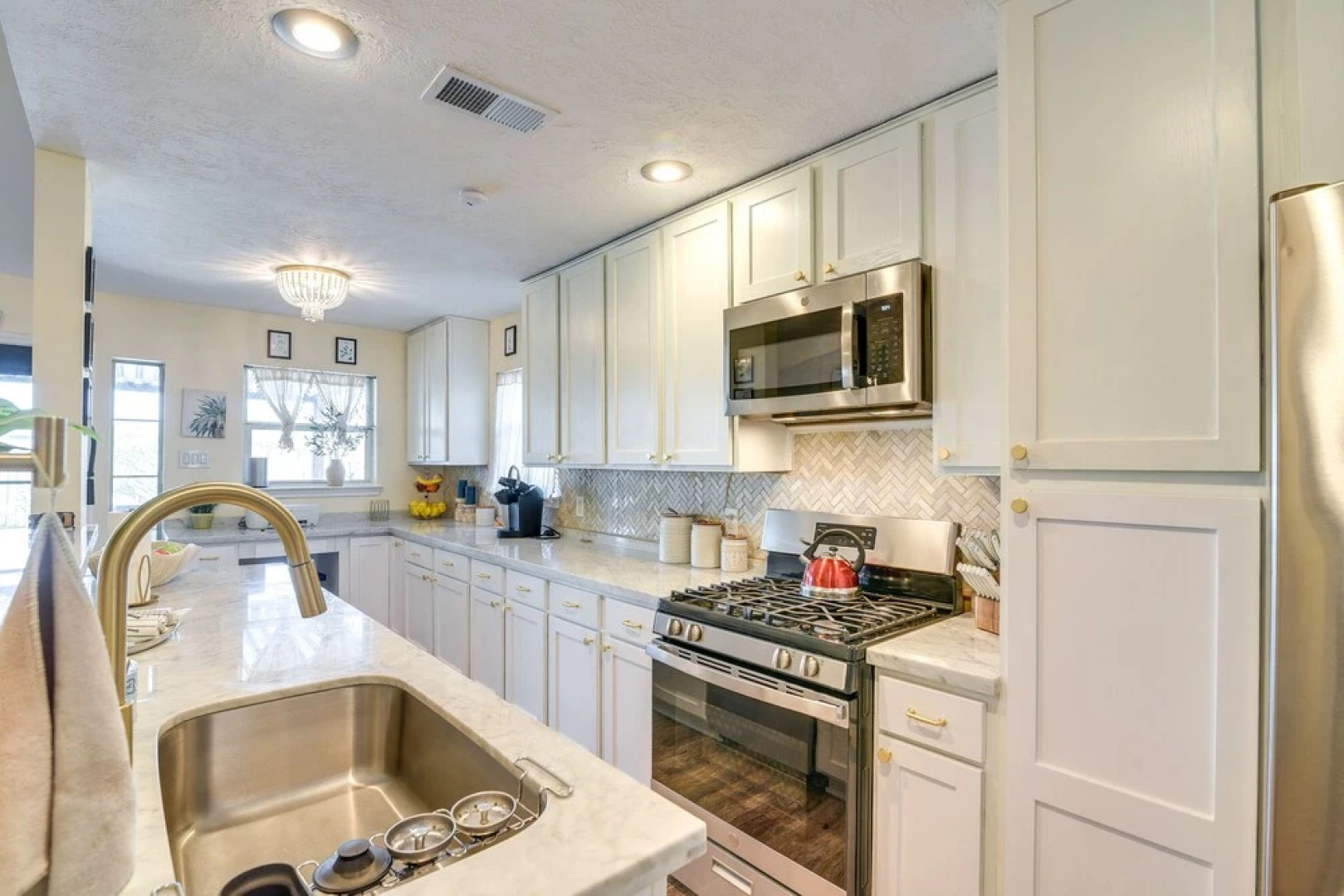 Central Seabrook Home: Pool ~ 2 Mi to Nasa Center!