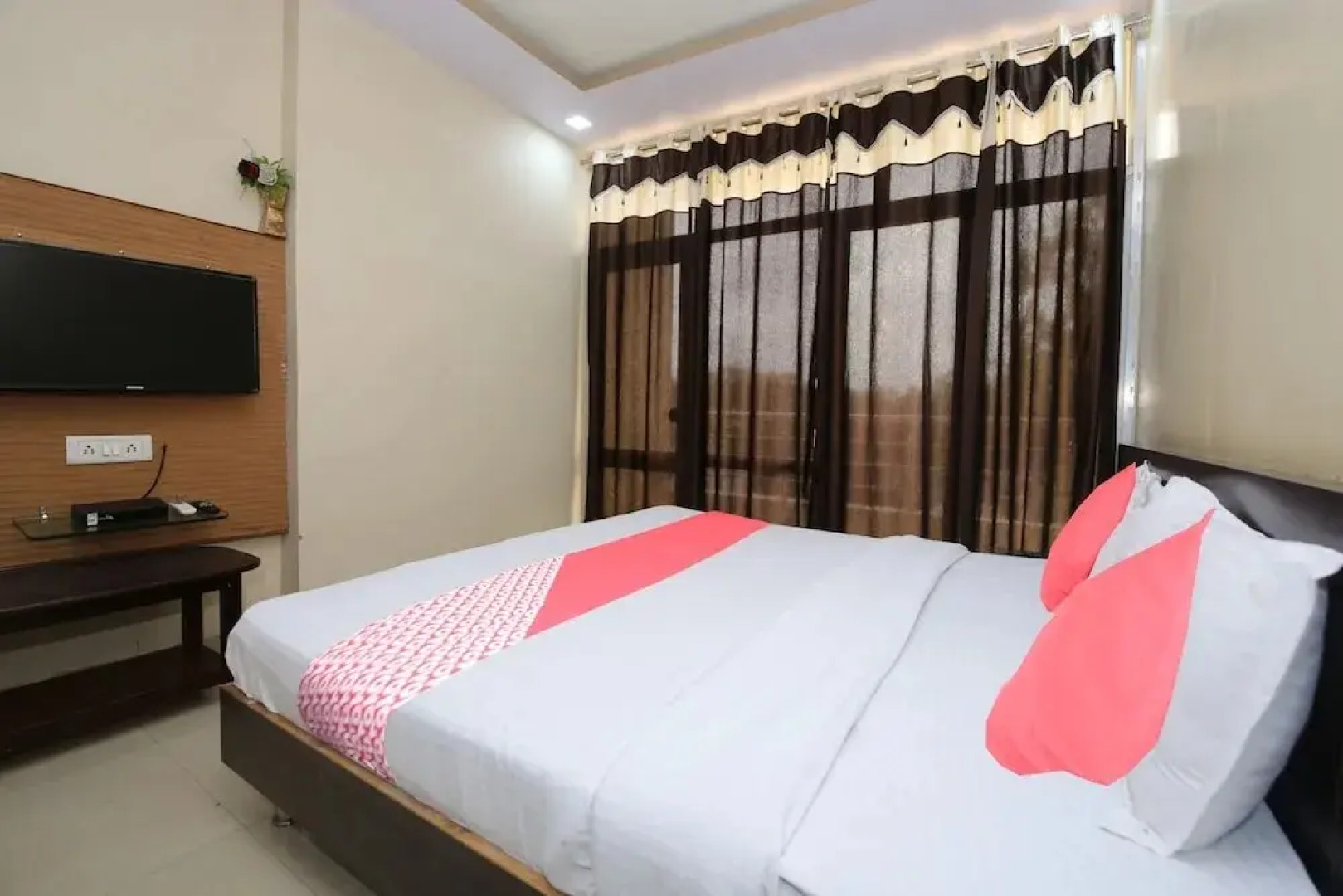 BM Hotel Aarna Palace by OYO