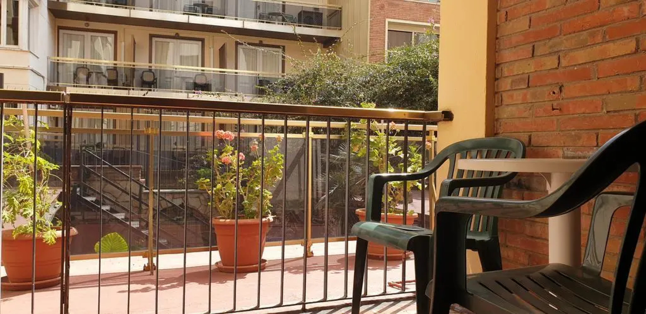 Vintage Hotel Mercedes