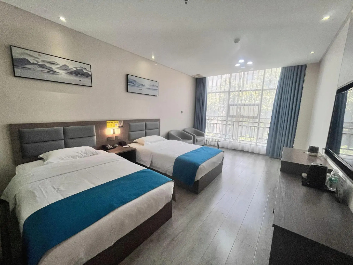 SET Chain Hotel (Jingmen Jingchu University of Technology Zhuyuan)