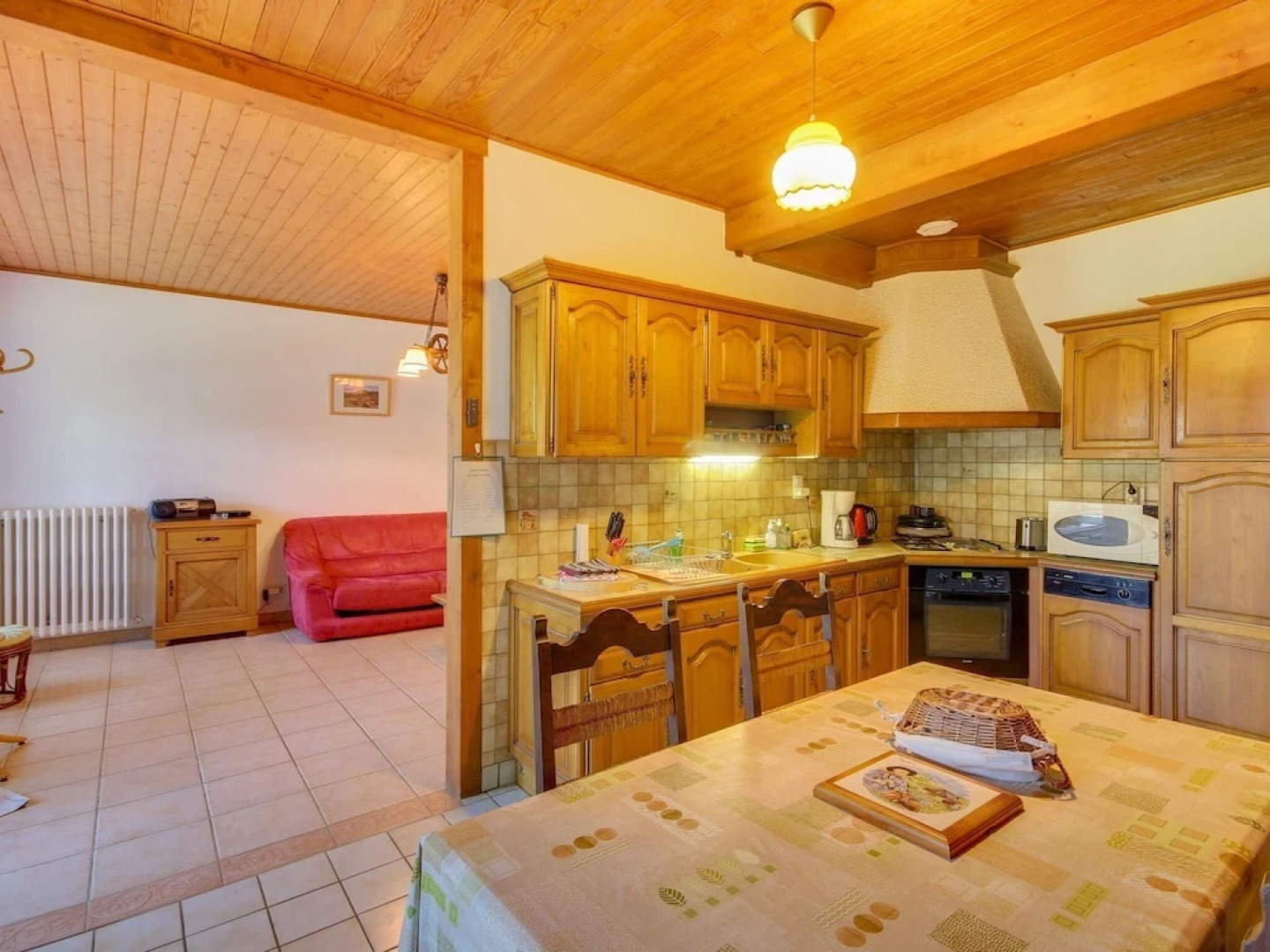 Spacious Holiday Home near Forest in Auvergne