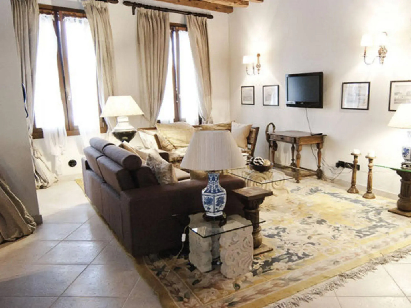 Venice Country Apartments