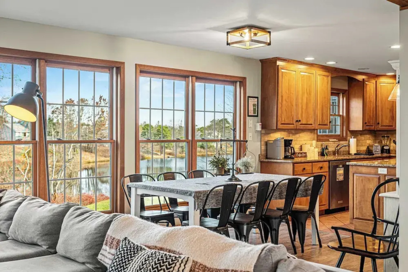 Laker's Pointe by Avantstay Lakefront Private Peninsula Hot Tub, Game Room