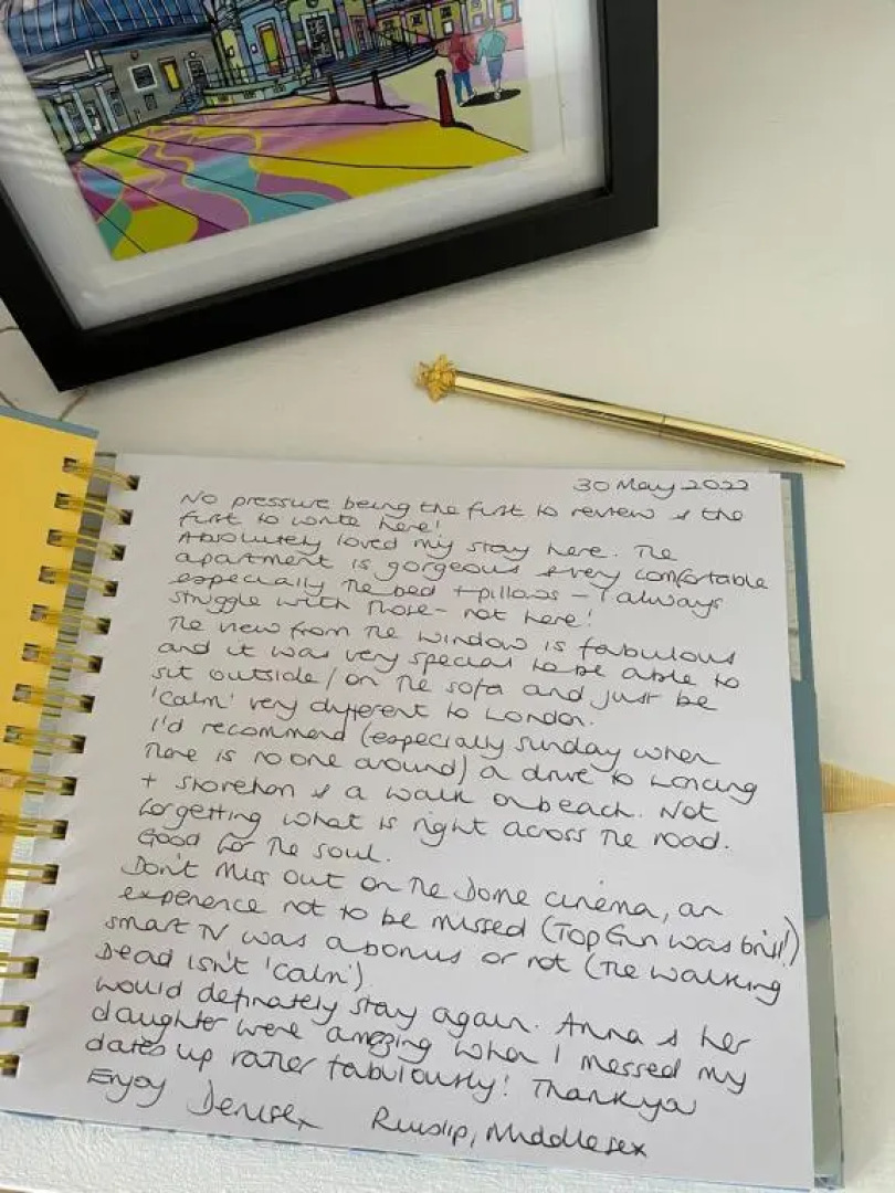 Seaview Flat with Balcony, Spacious 2 Bedroom