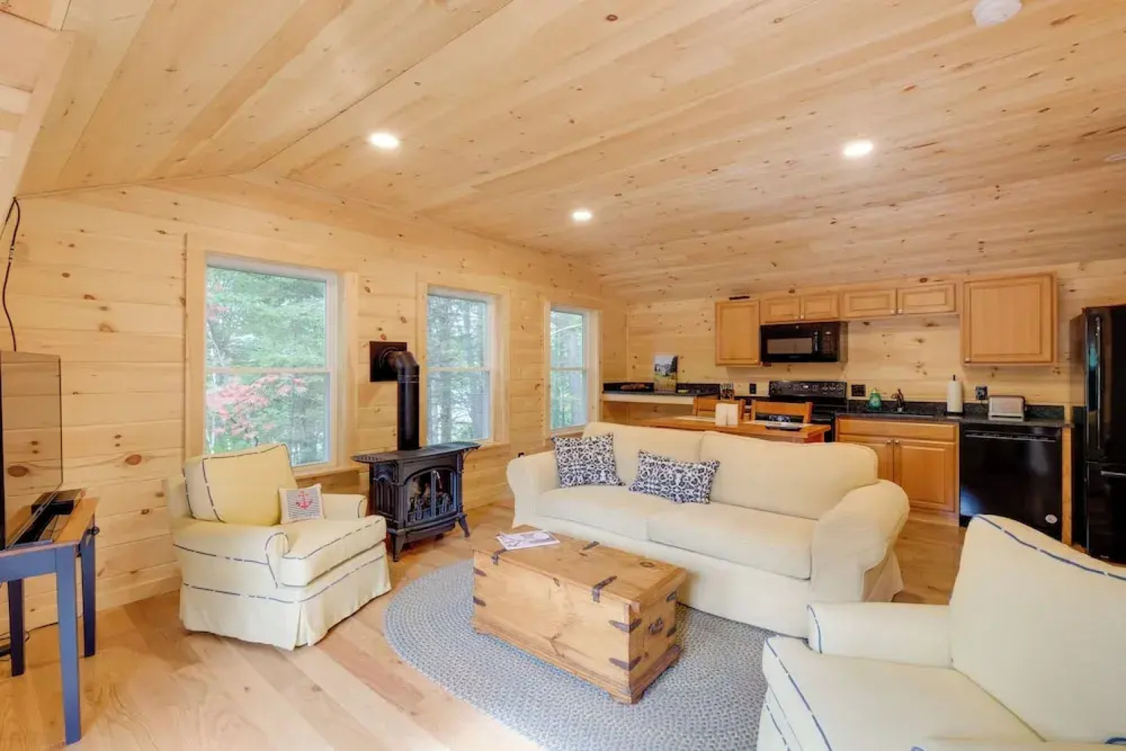 Cozy Apt w/ Deck, ~ 5 Miles to Acadia Nat'l Park!