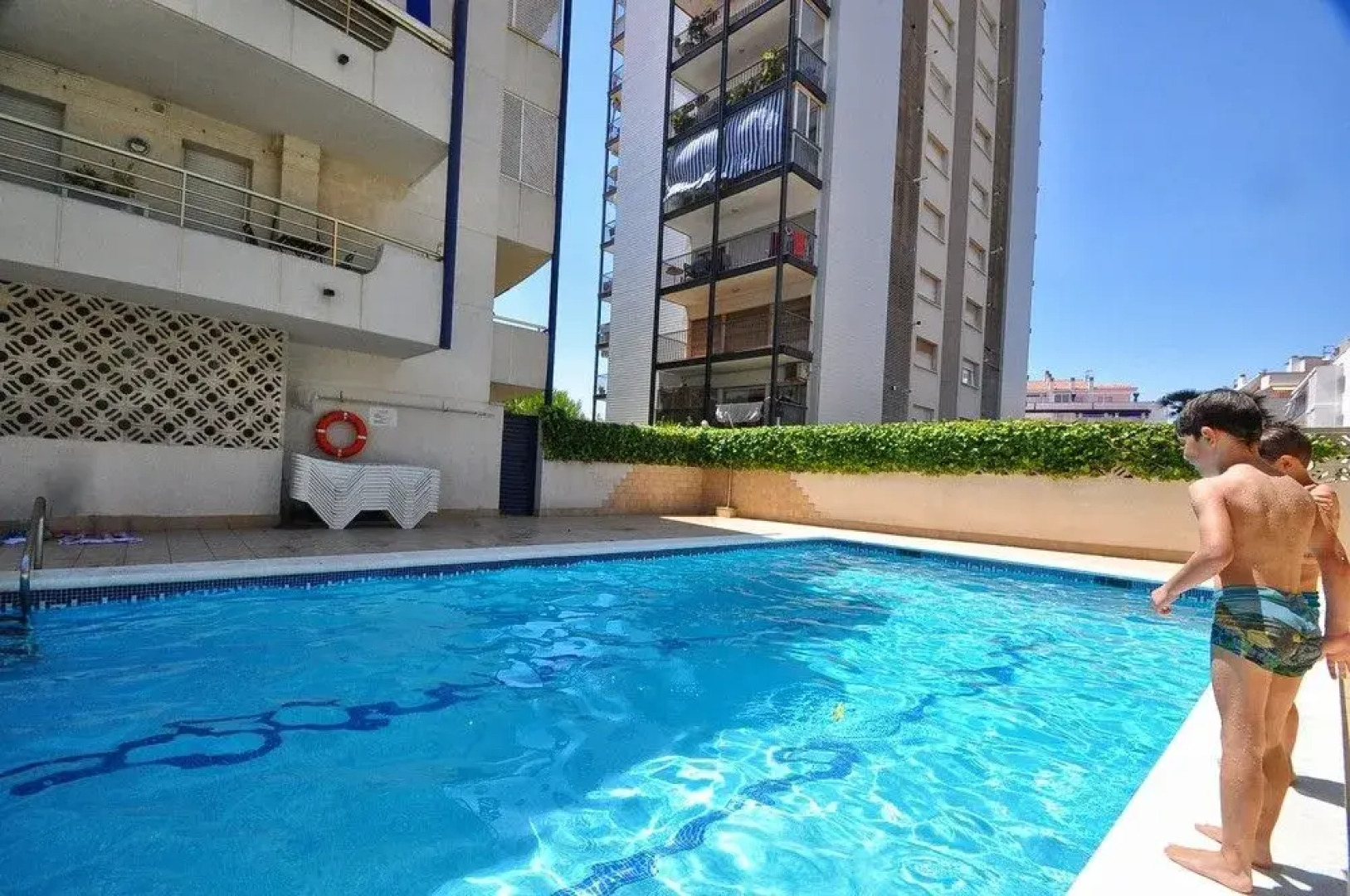 2BR Center & Swimming Pool