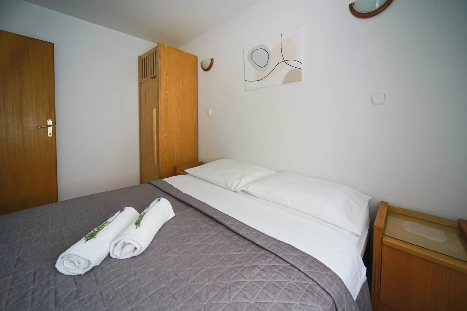 Apartments and Rooms Degra