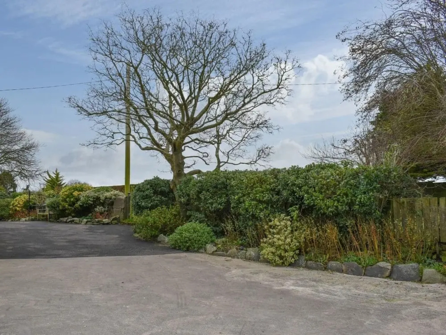 Rose Cottage Captivating 1-bed Cottage in Bangor