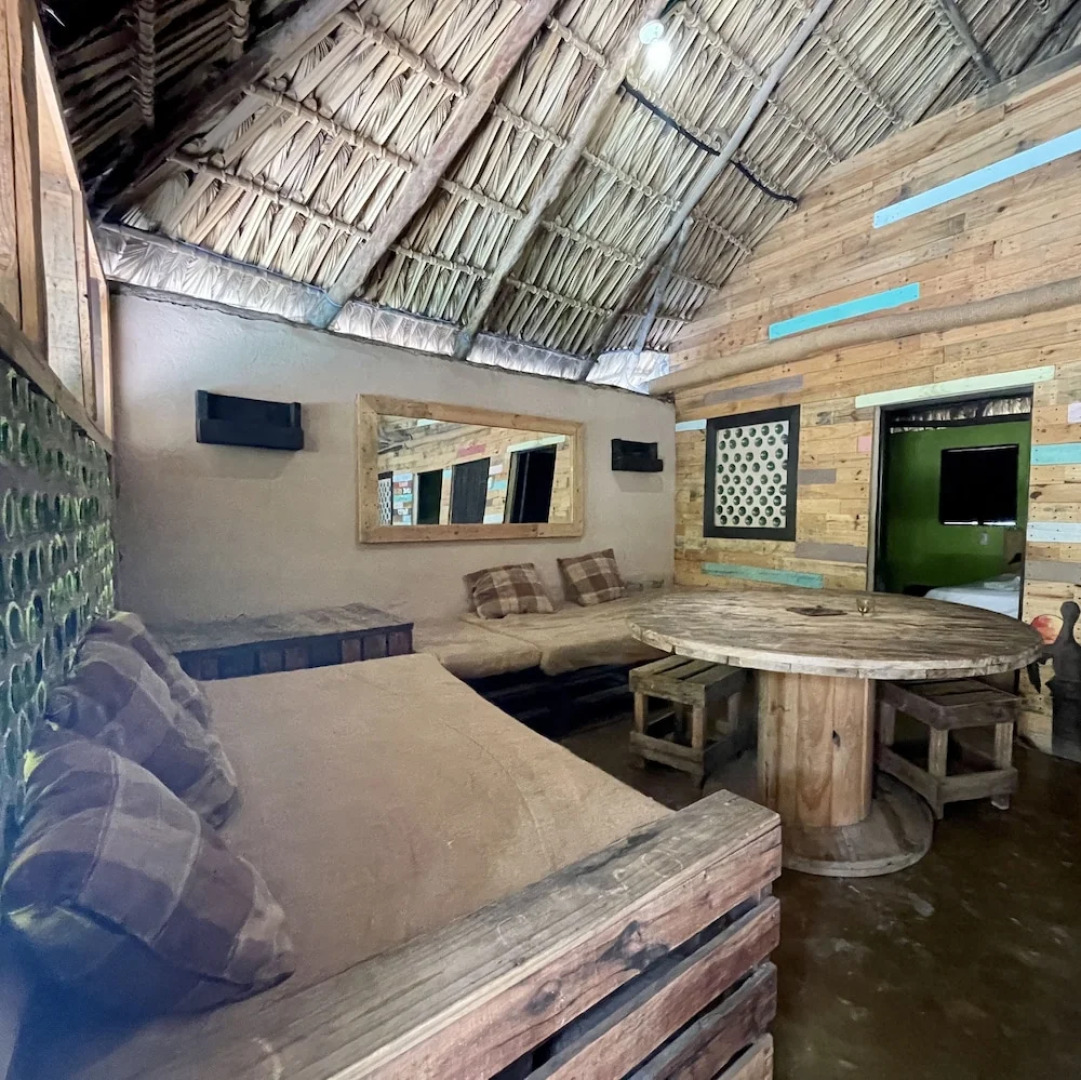 Johnny's Place Hotel