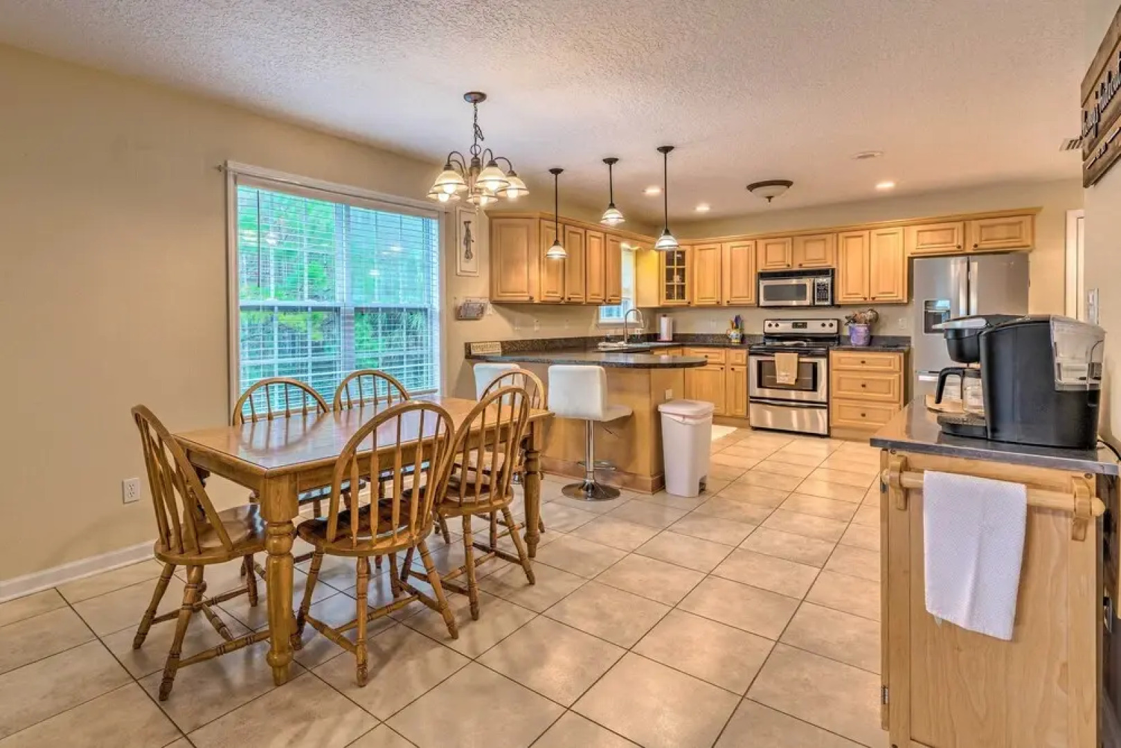 'honey's Hideout' < 1 Mile to River Access!