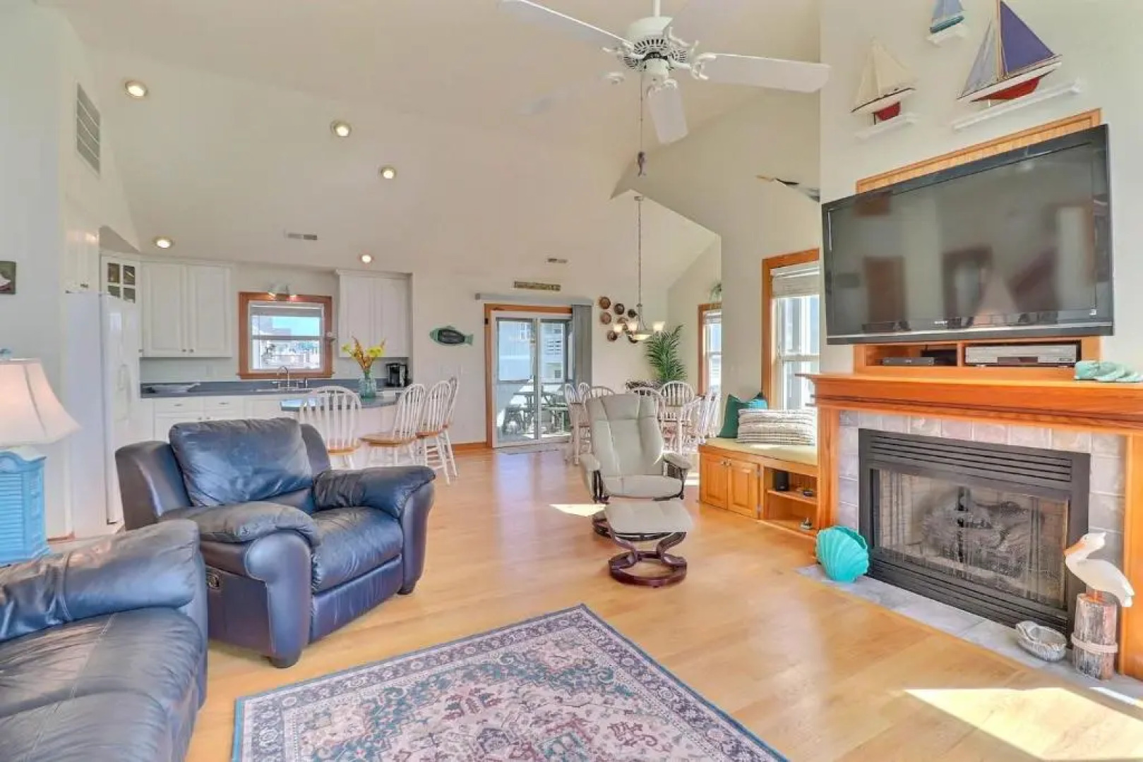 1671 Semper Summer 3 Min Walk to Beach