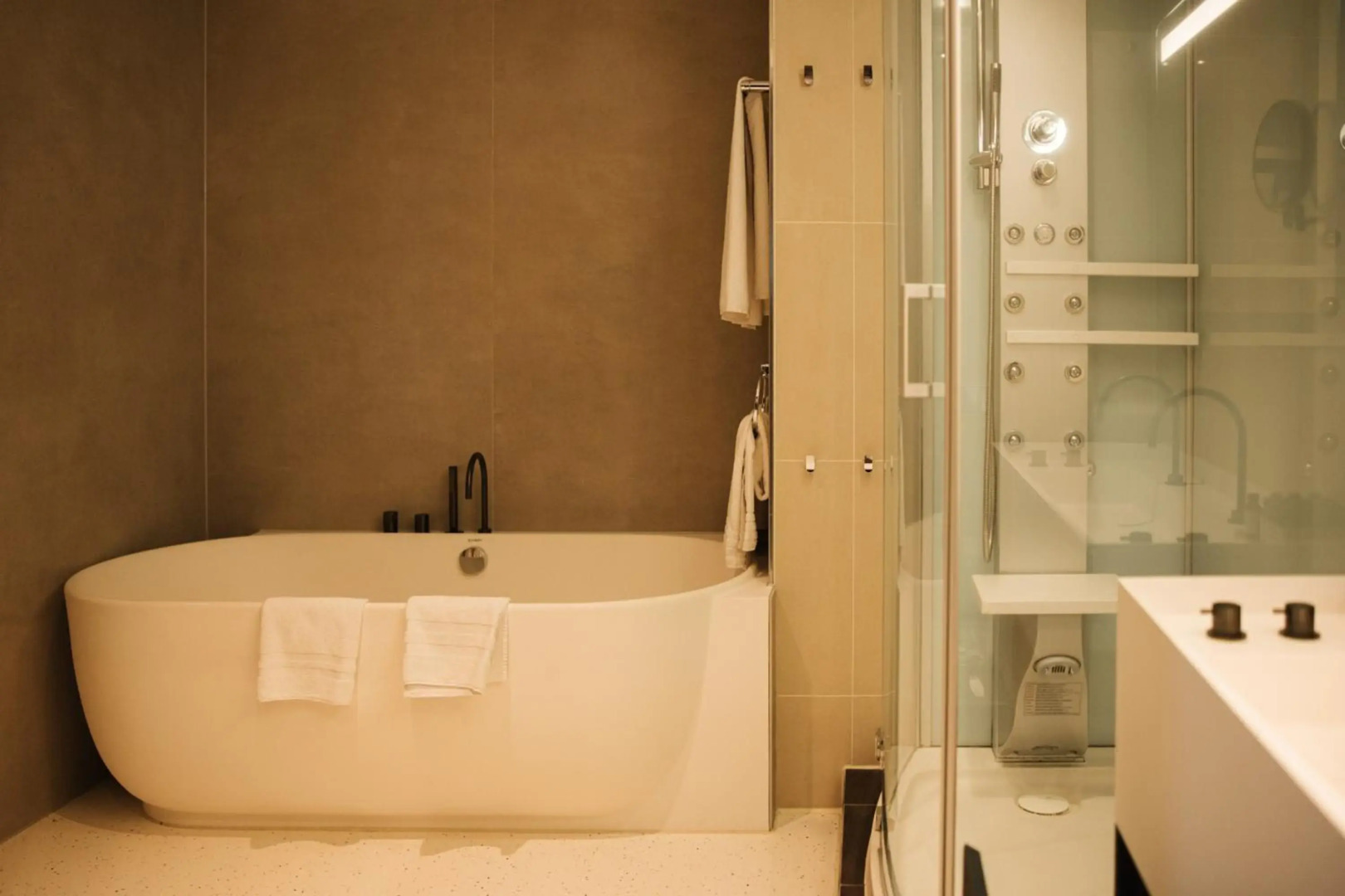 Restaurant, Hotel & Spa Savarin