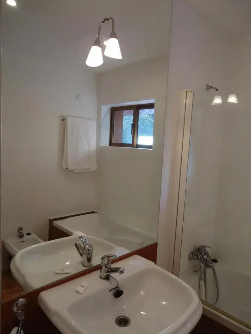 Pdh, Lda. Paredes Design Hotel